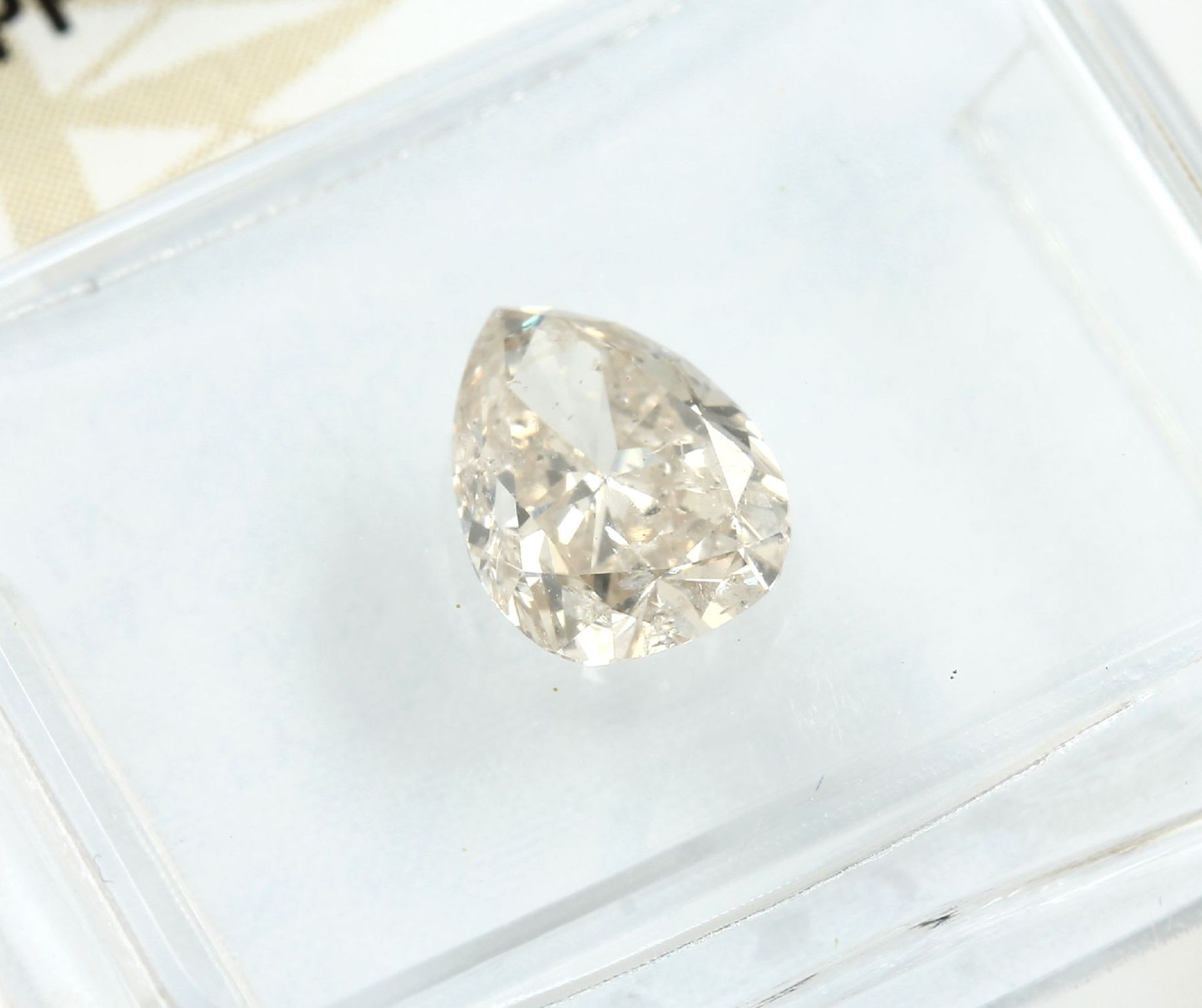 Loser Diamant, 1 ct Natural fancy light yellow-brown, - Image 3 of 3