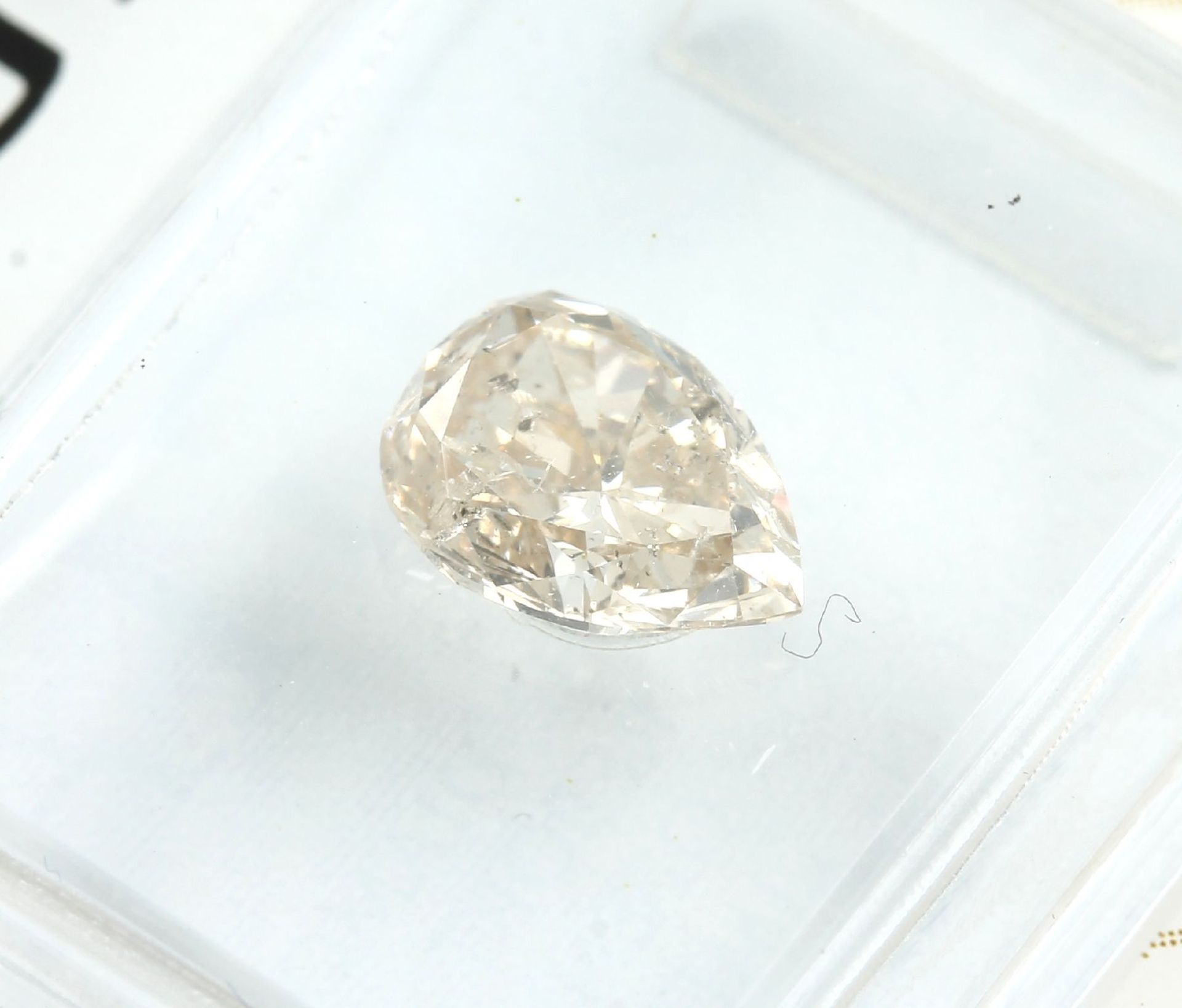 Loser Diamant, 1 ct Natural fancy light yellow-brown, - Image 2 of 3