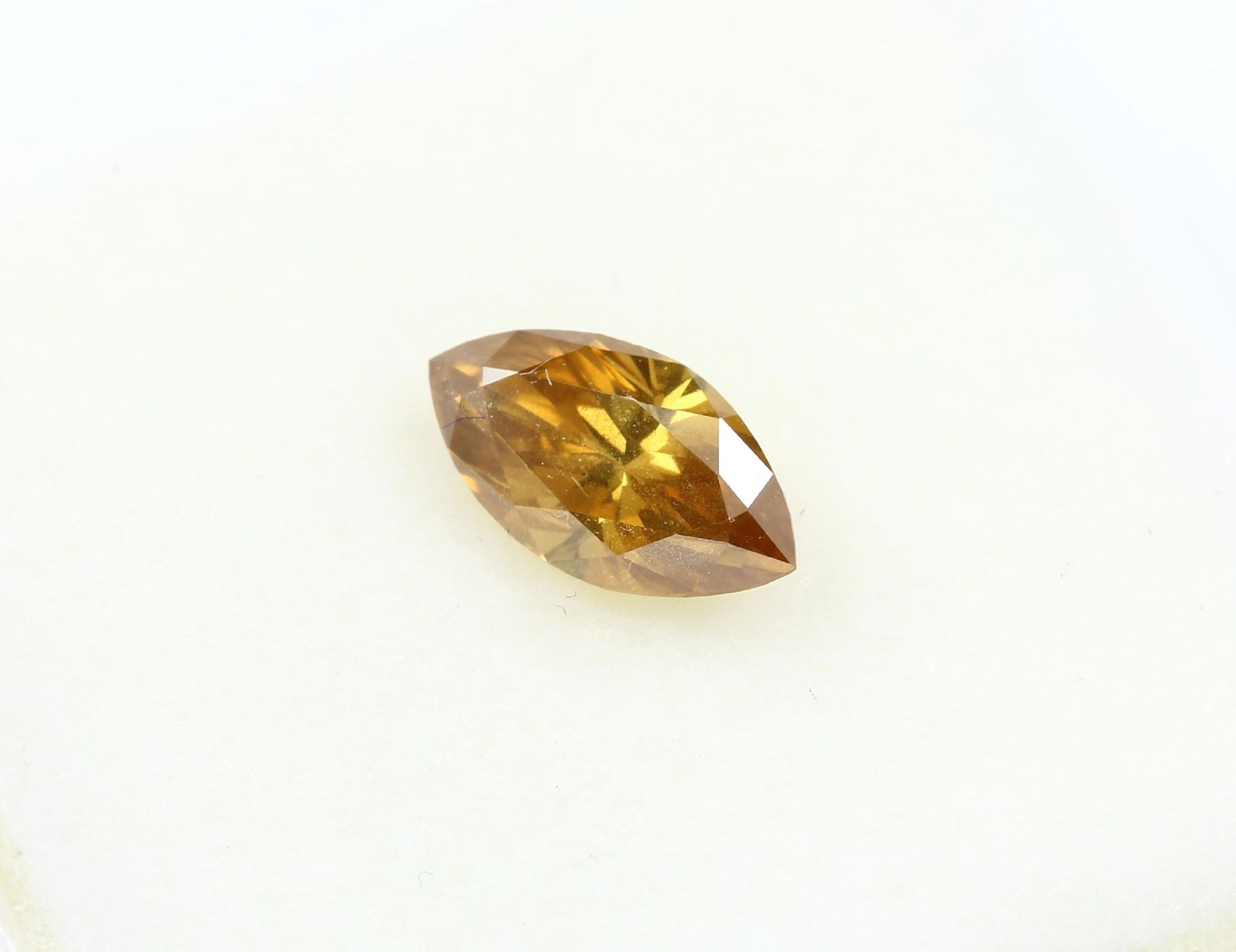 Loser Diamant, 0.57 ct Natural fancy intense yellowish - Image 3 of 3