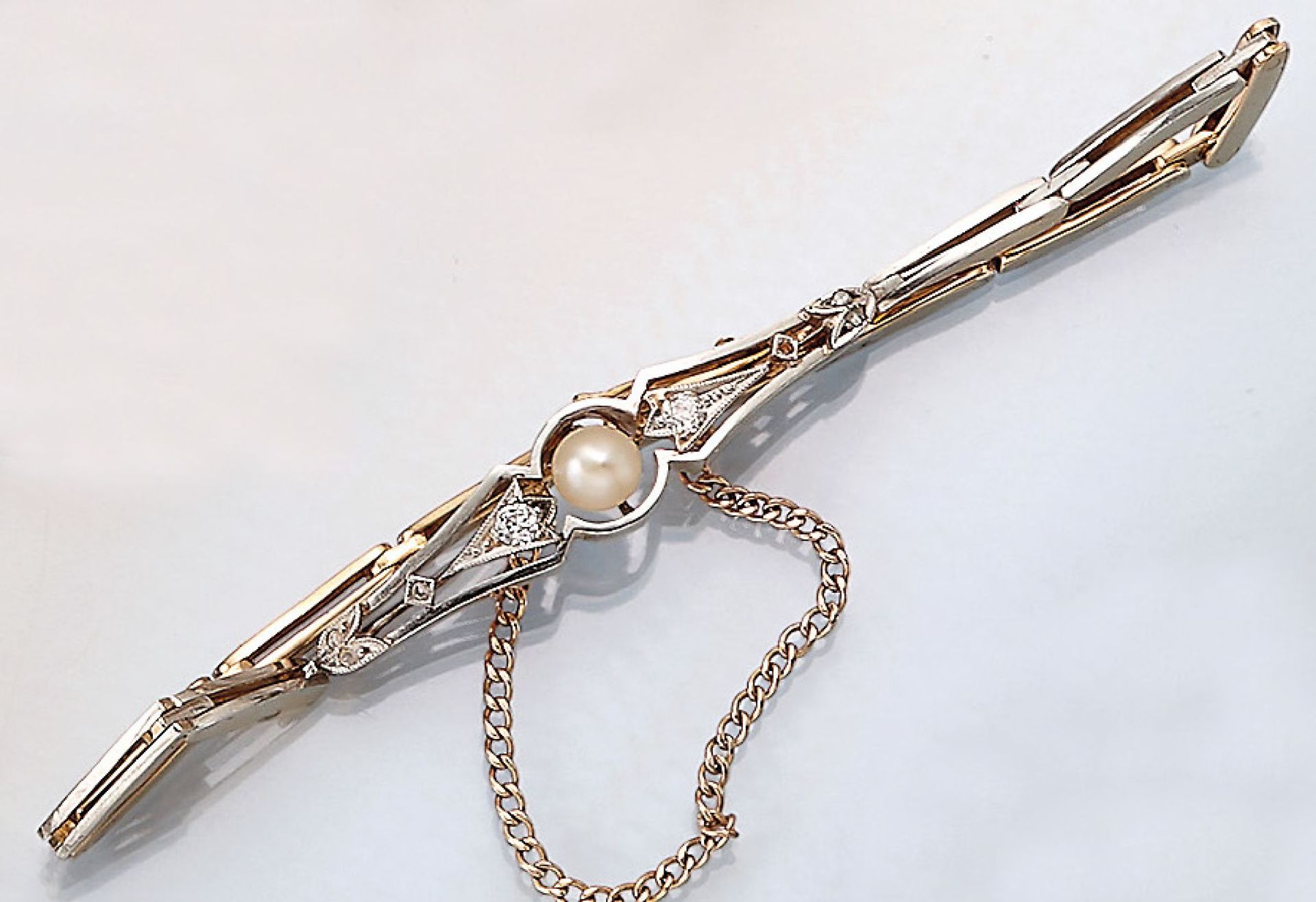 Armband mit Diamanten und Perle, deutsch um 1900, Platin