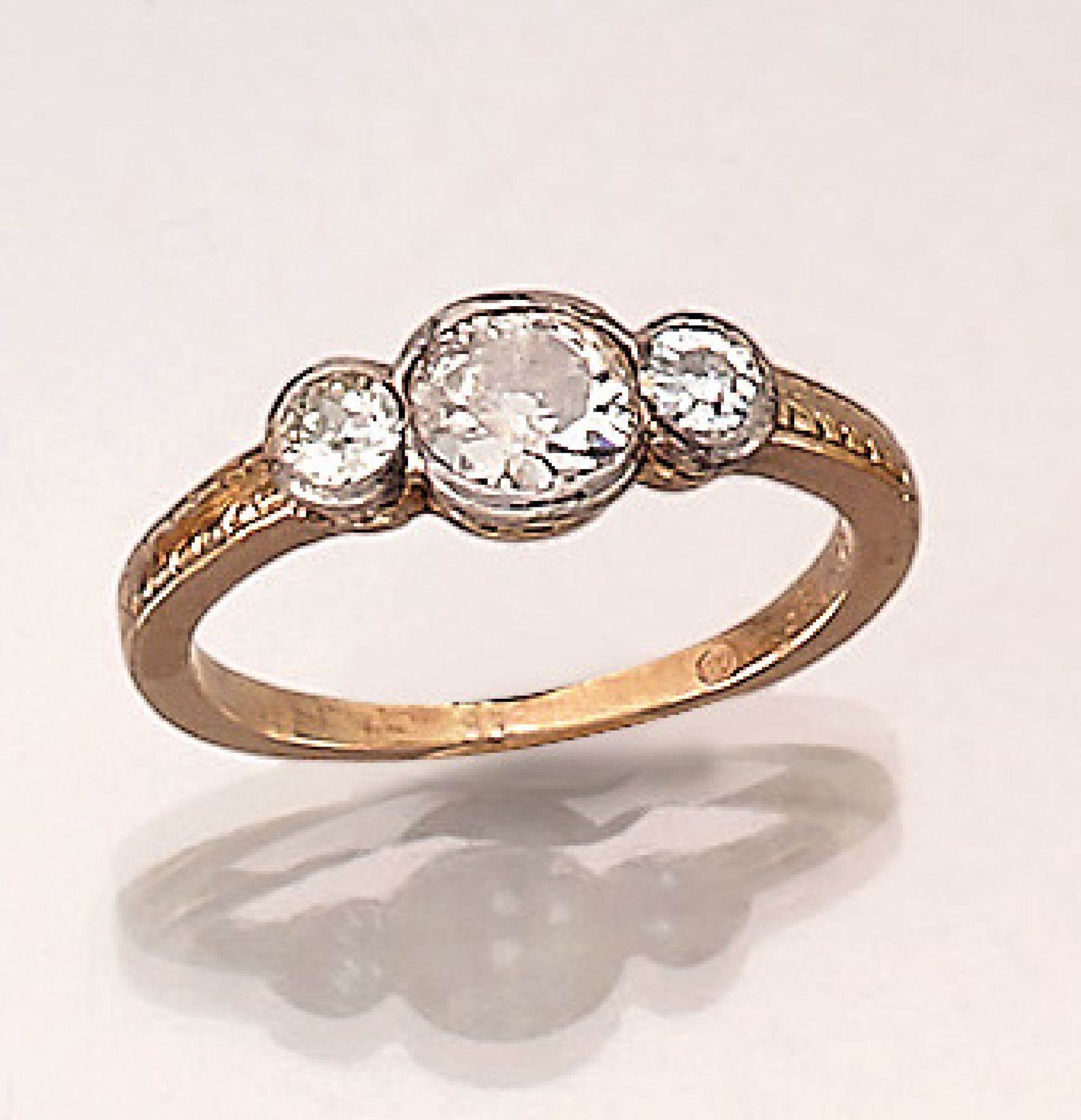 14 kt Gold Ring mit Diamanten, GG 585/000 und Silber, in