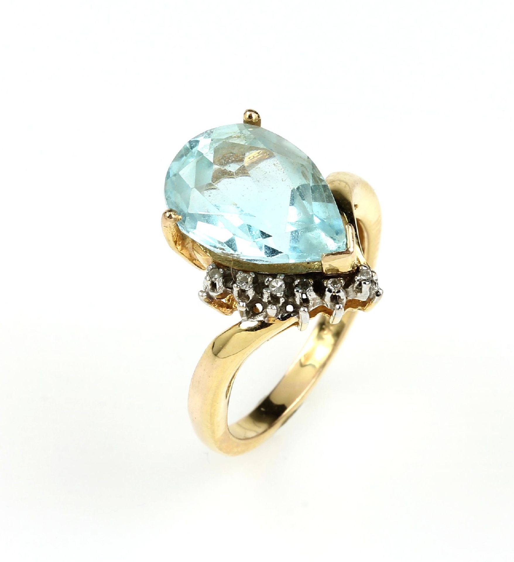 14 kt Gold Ring mit Blautopas und Diamanten, GG 585/000,