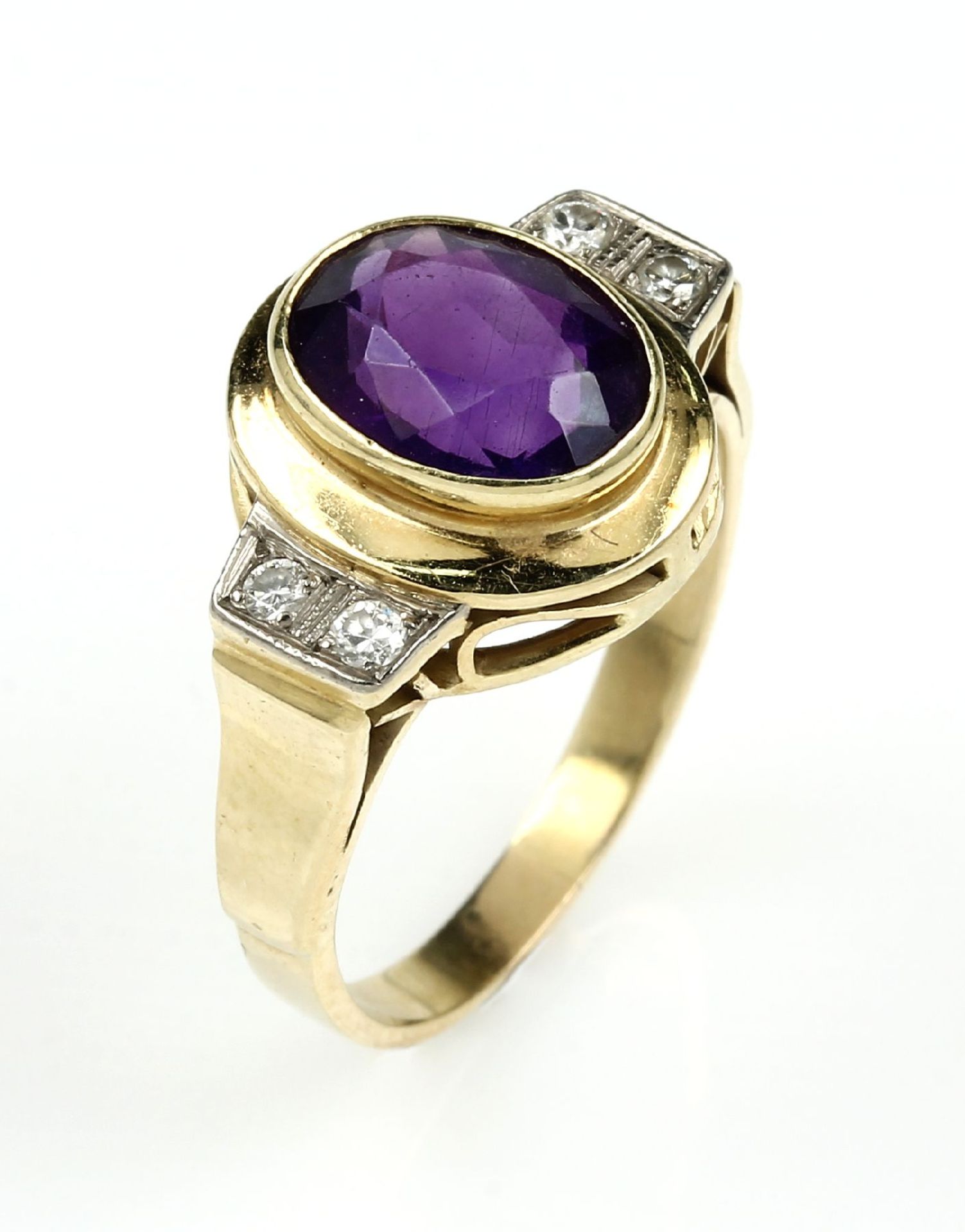 14 kt Gold Ring mit Amethyst und Brillanten, GG/WG