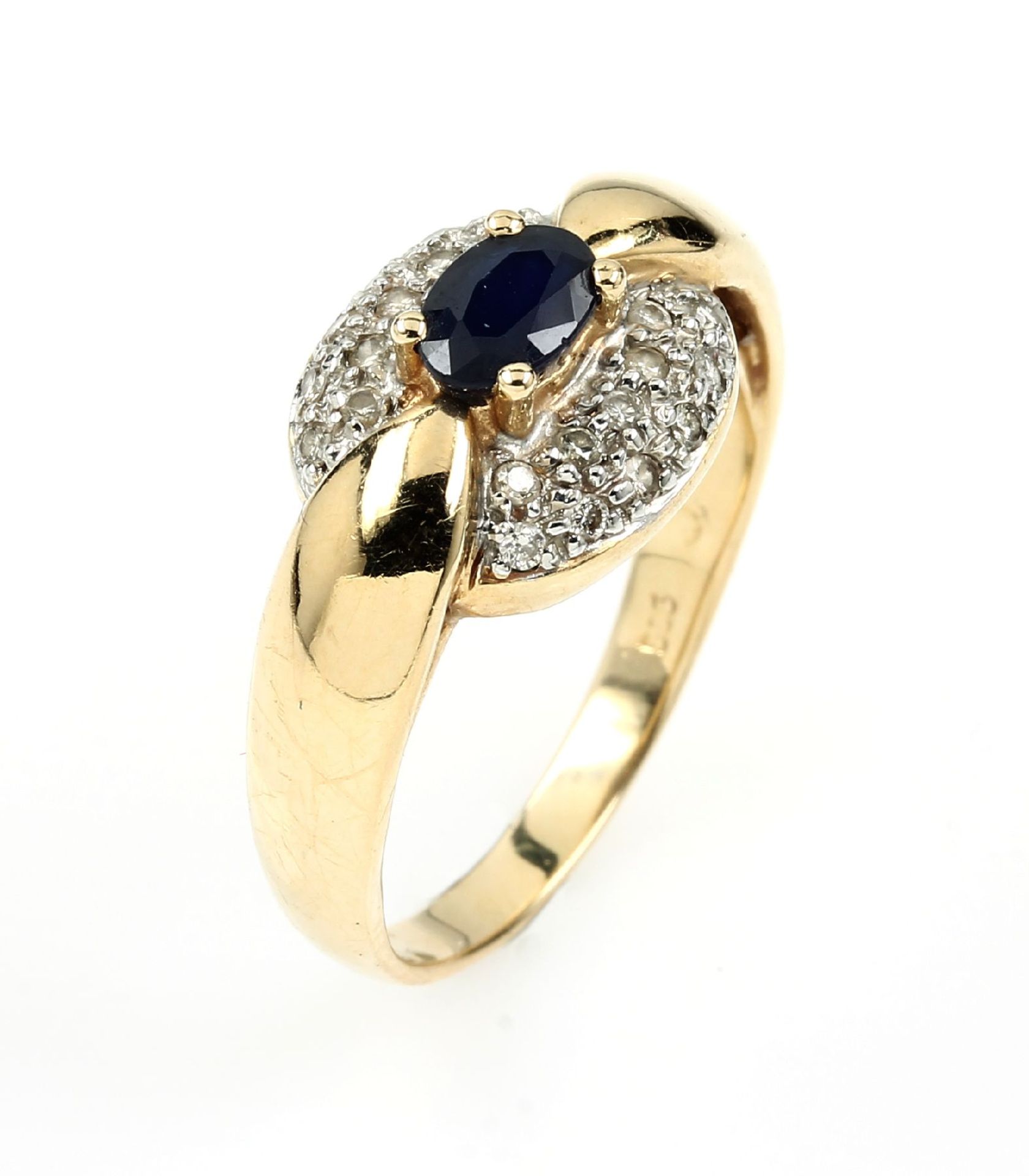 14 kt Gold Ring mit Saphir und Brillanten, GG/WG