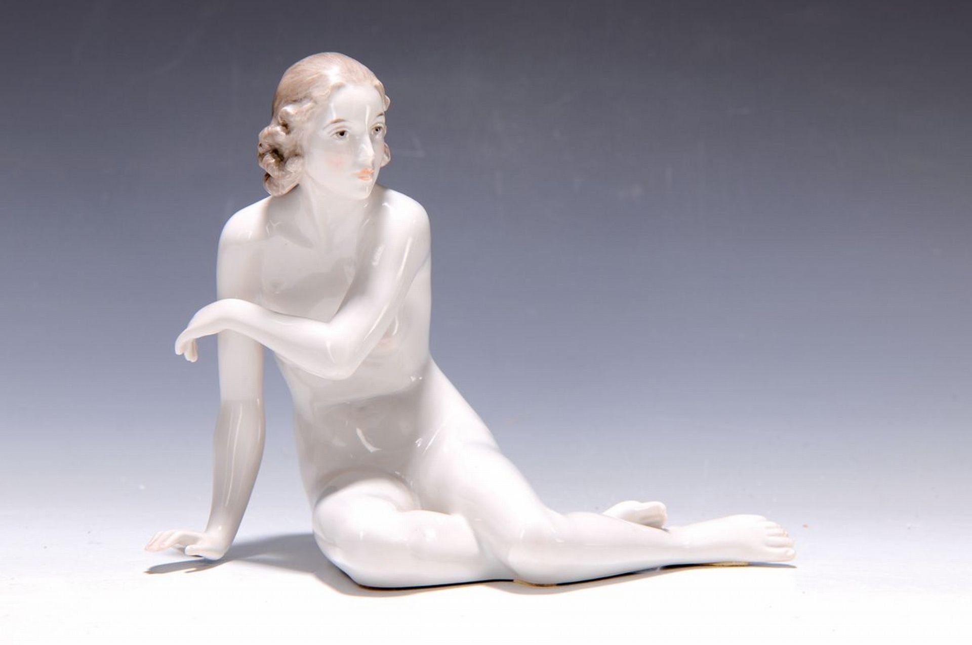 Porzellanfigur, Rosenthal, 1939, sitzender Mädchenakt,