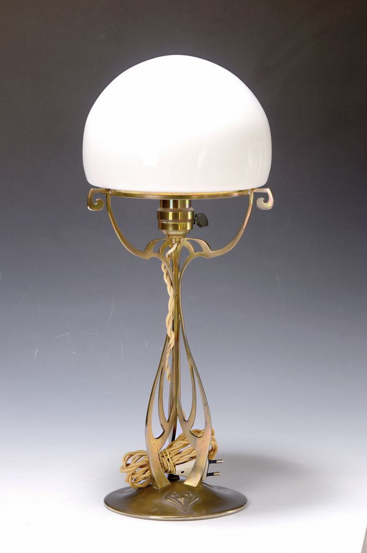 Jugendstiltischlampe, deutsch, um 1910, Messingfuss,