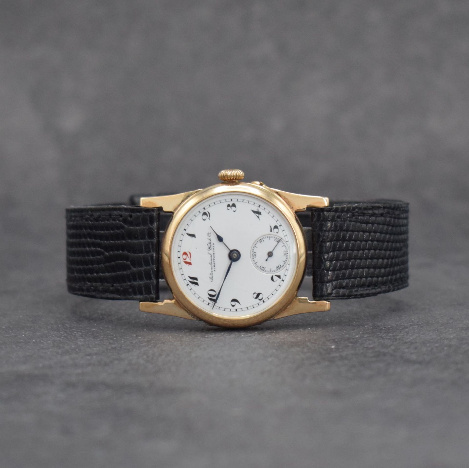 IWC seltene frühe Armbanduhr in RoseG 585/000, Schweiz um