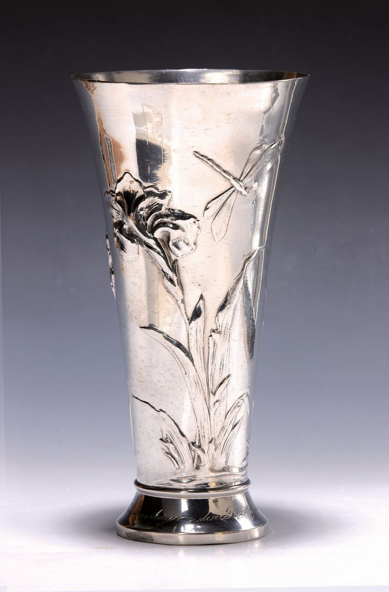 Vase in Trichterform, deutsch, dat. 1902, Zinn,