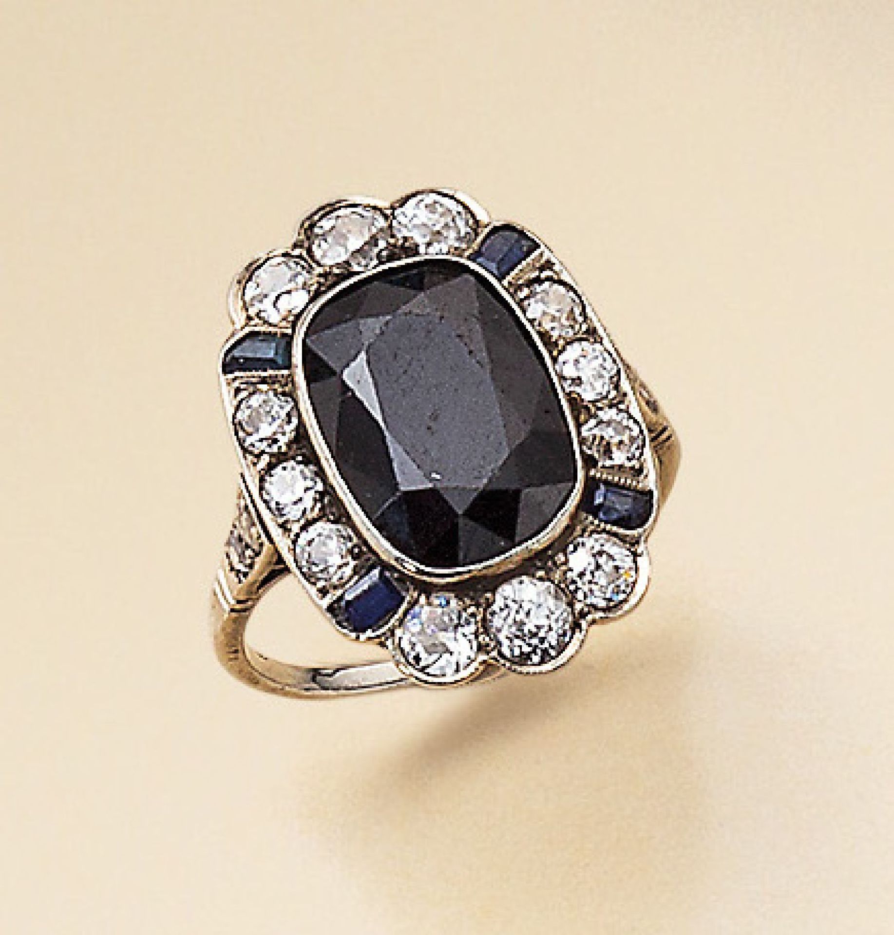 14 kt Gold Art-Deco Ring mit Onyx, Saphir und Diamanten,