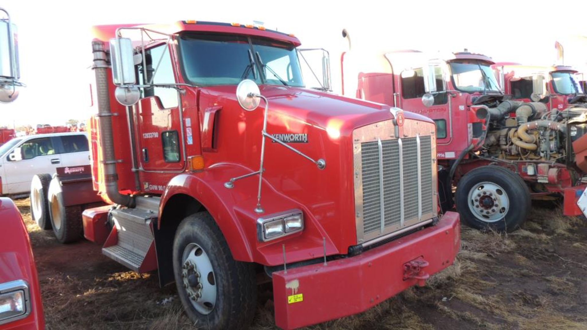 Kenworth Truck - Image 2 of 25