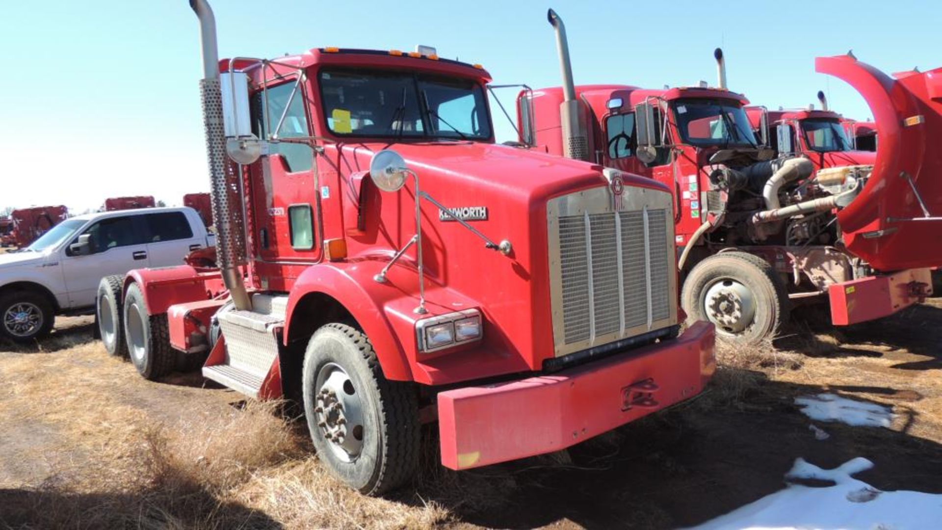 Kenworth Truck - Image 2 of 28