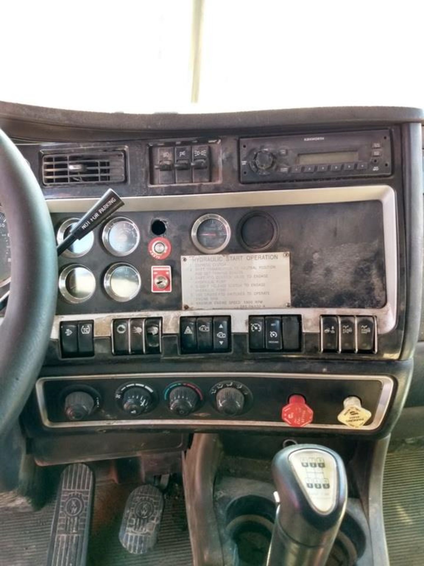 Kenworth Truck - Image 16 of 19