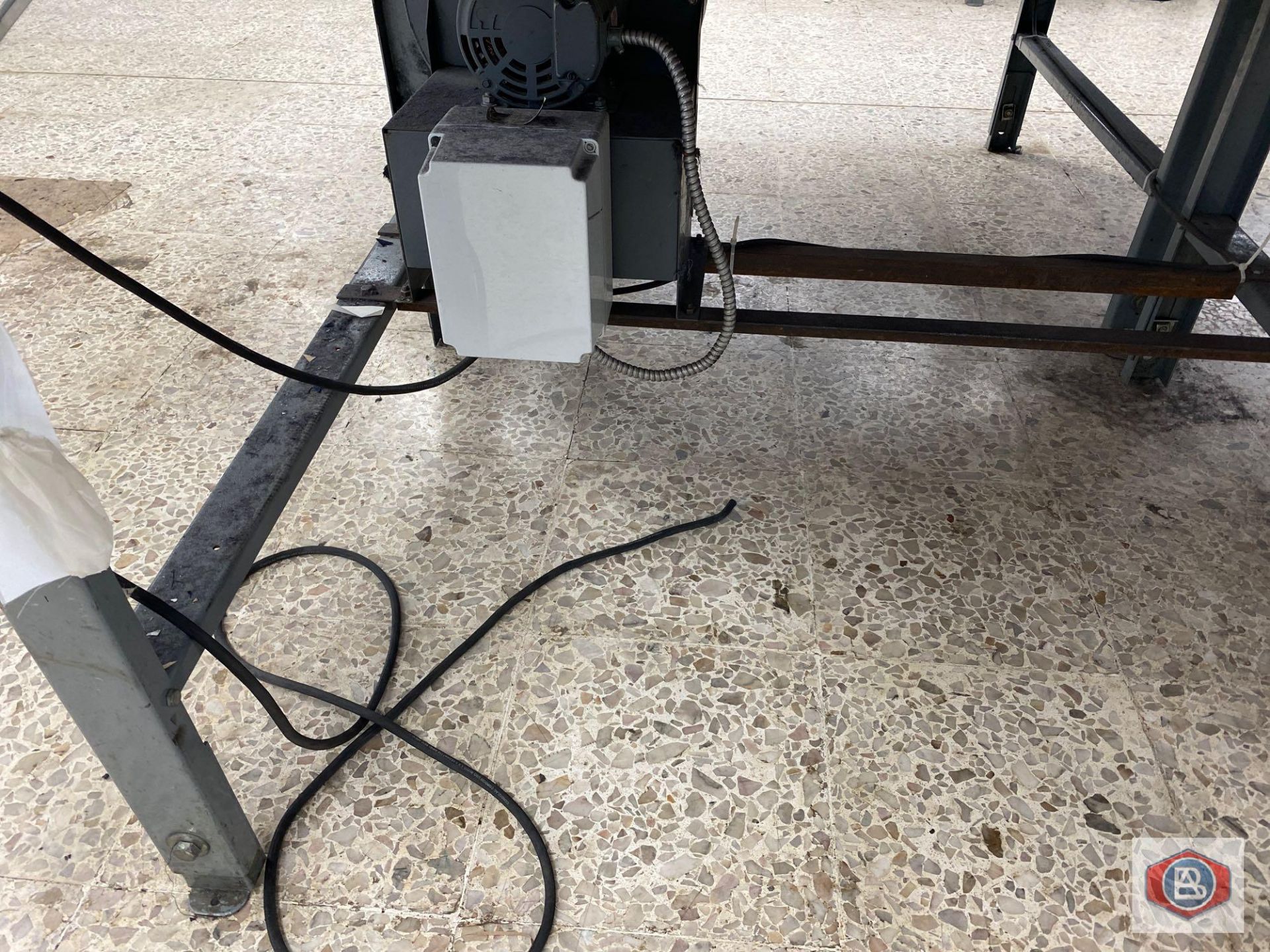 Cutting/ Spreading Table w/Vacuum Pump - Image 3 of 8