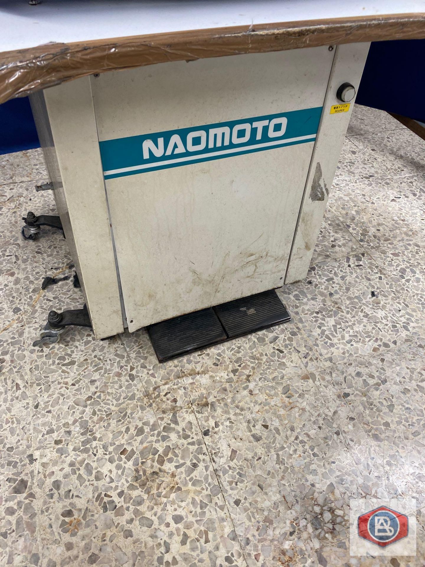 Naomoto Flex Ironing Table w/ Air Flow Vacuum - Image 2 of 5