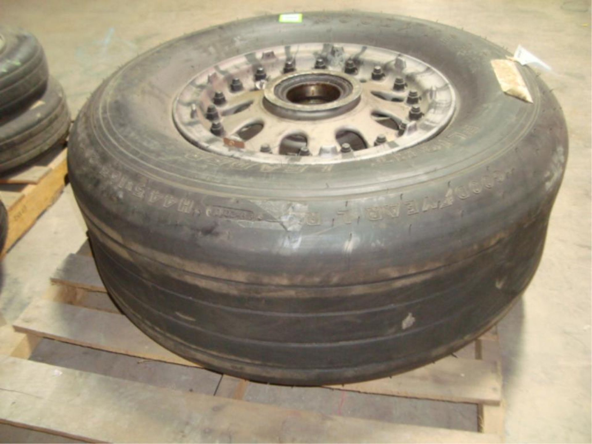 Tubeless Aircraft Tire & Wheel Assembly - Image 2 of 7