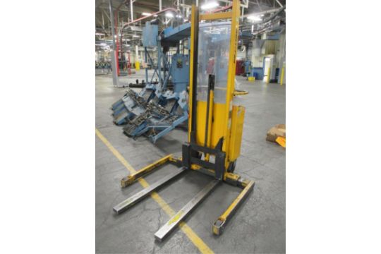 Multiton SM20 Electric Straddle Lift, Cap. 2200. Forks: 3.5ft, Height ...
