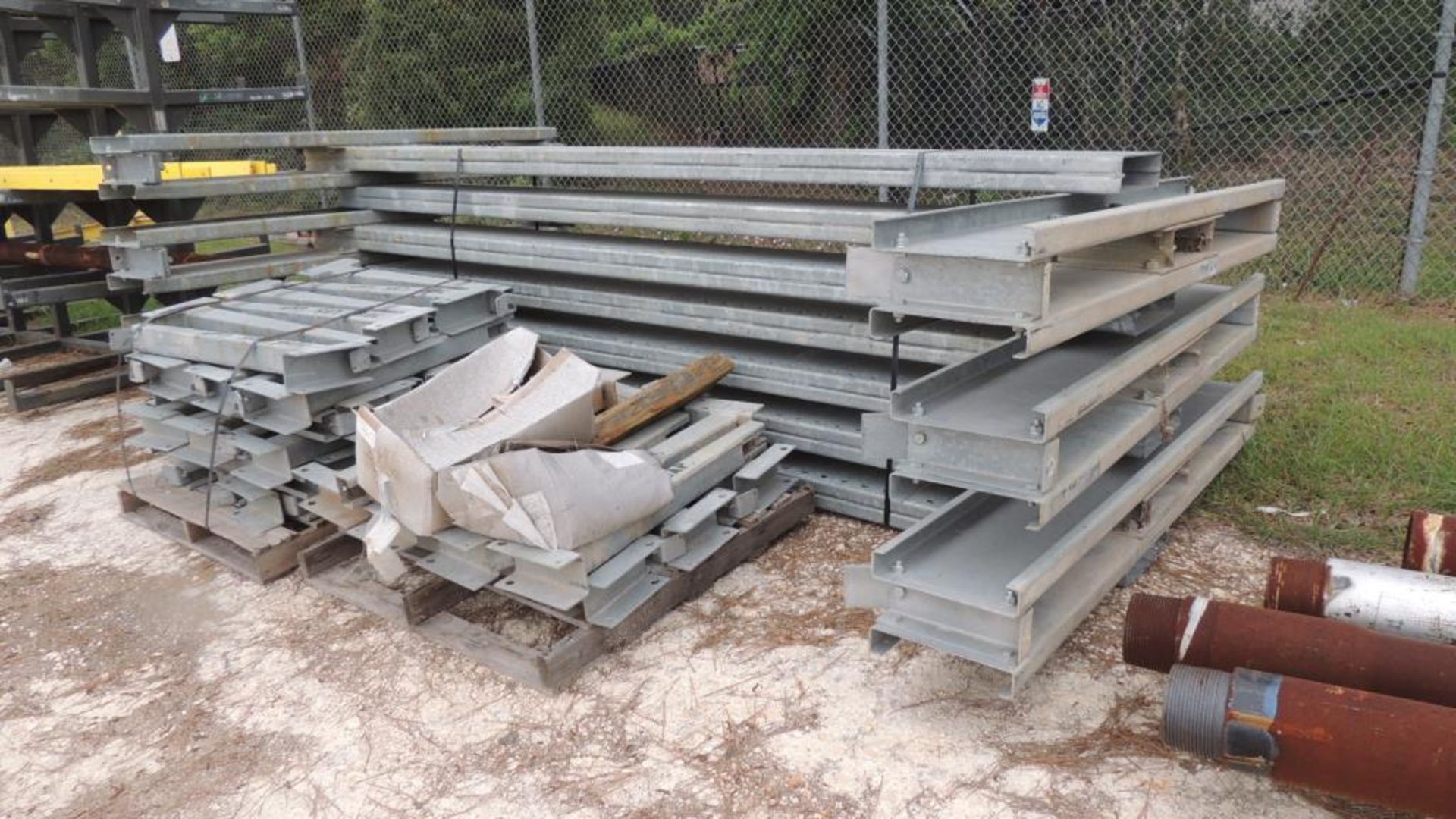 Cantilever Racks - Image 11 of 14