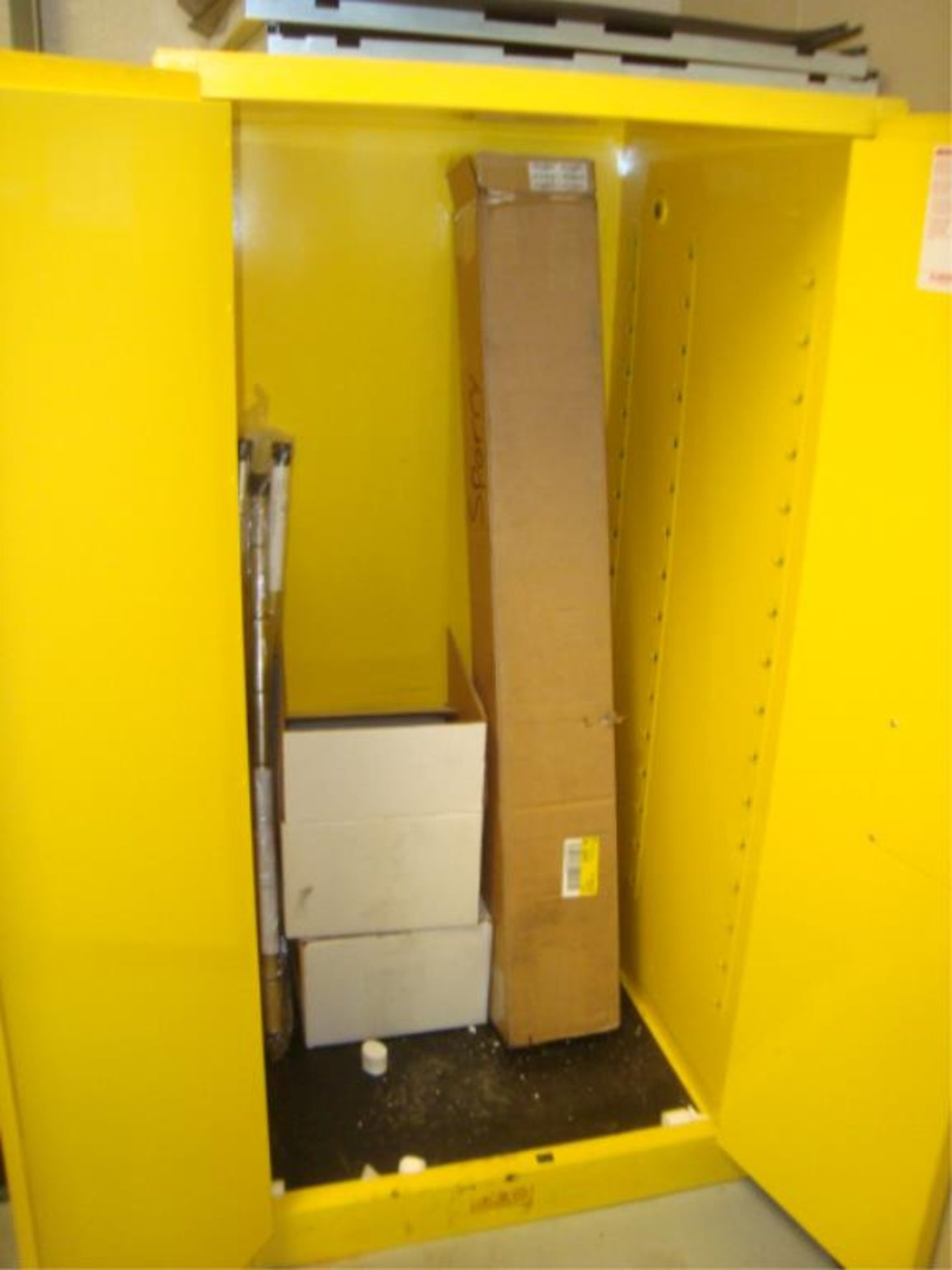 2-Door Flammable Contents Storage Cabinet - Image 2 of 4