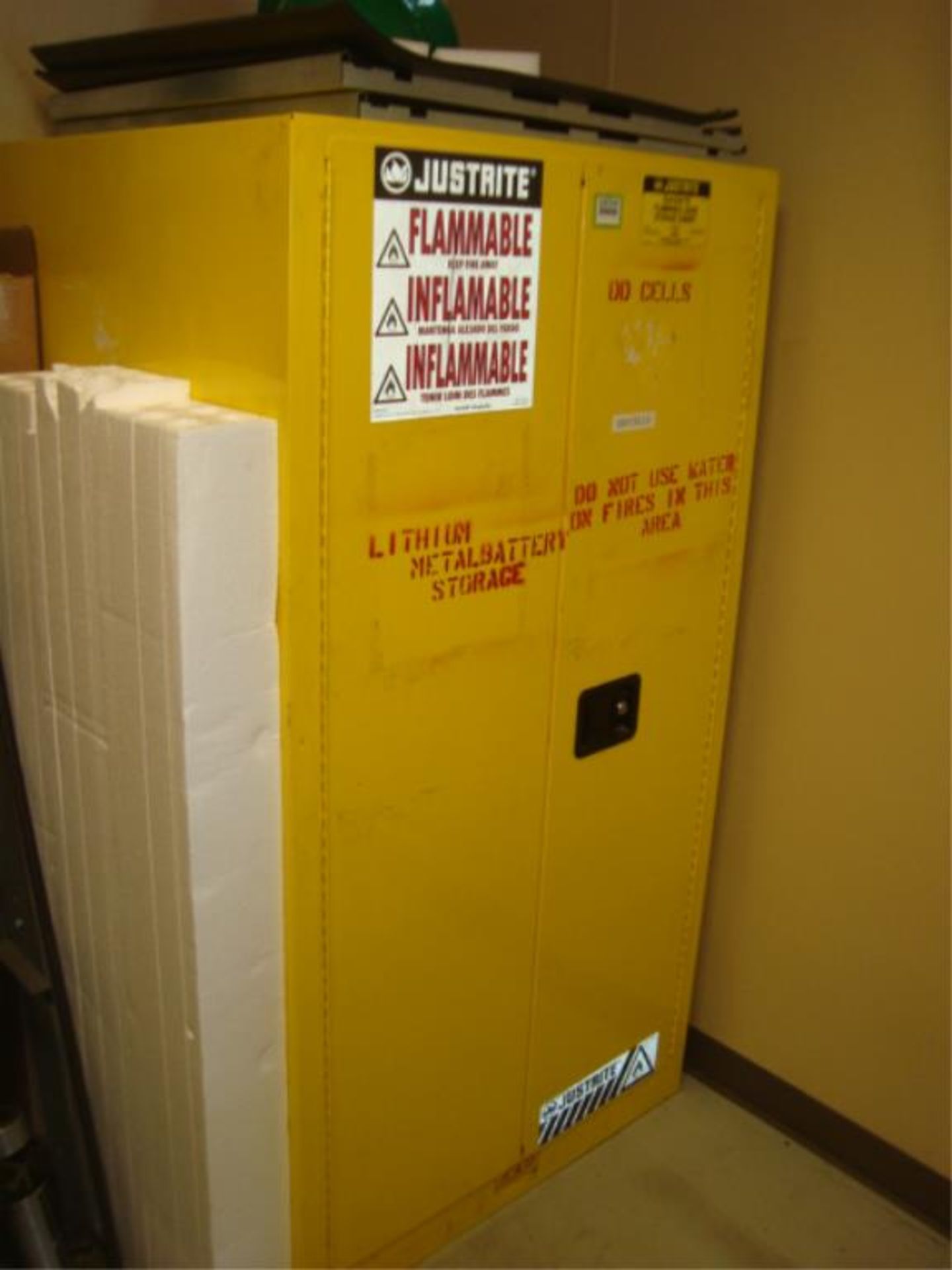 2-Door Flammable Contents Storage Cabinet - Image 4 of 4
