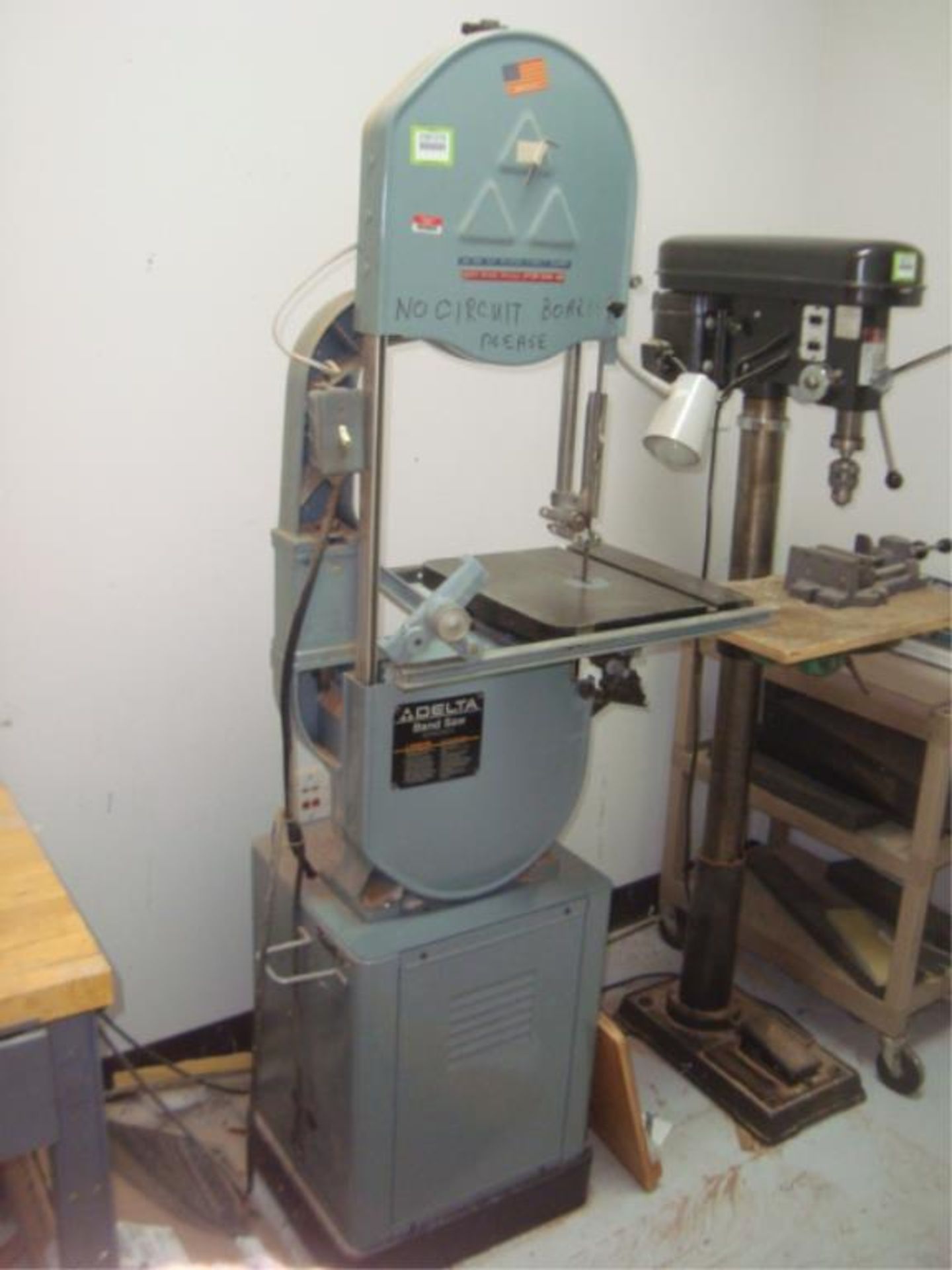 Vertical Bandsaw With 14" Throat