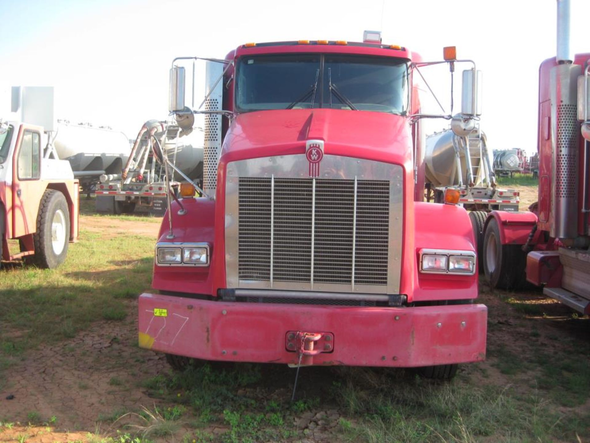 Kenworth Truck - Image 3 of 27