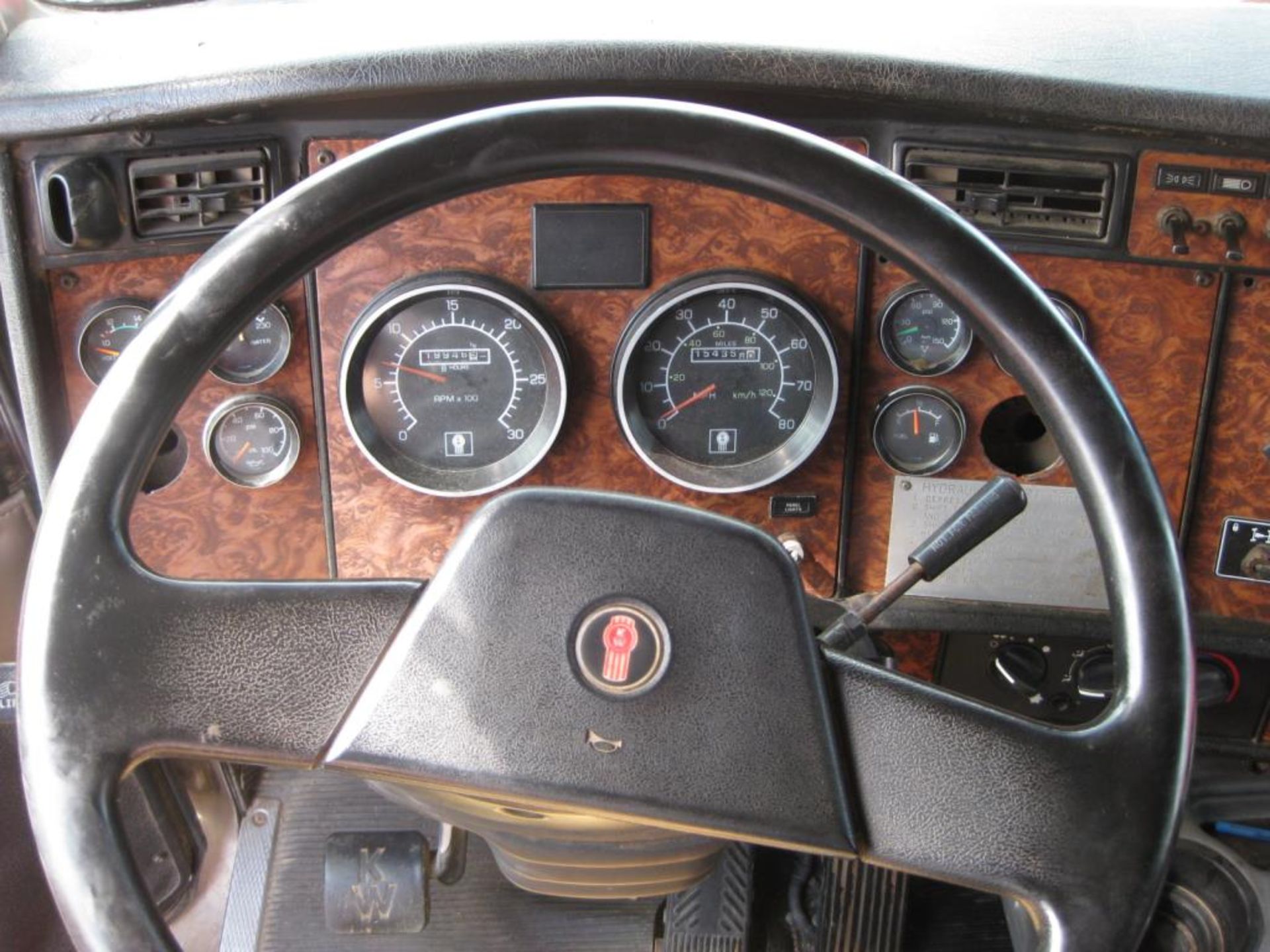 Kenworth Truck - Image 15 of 20