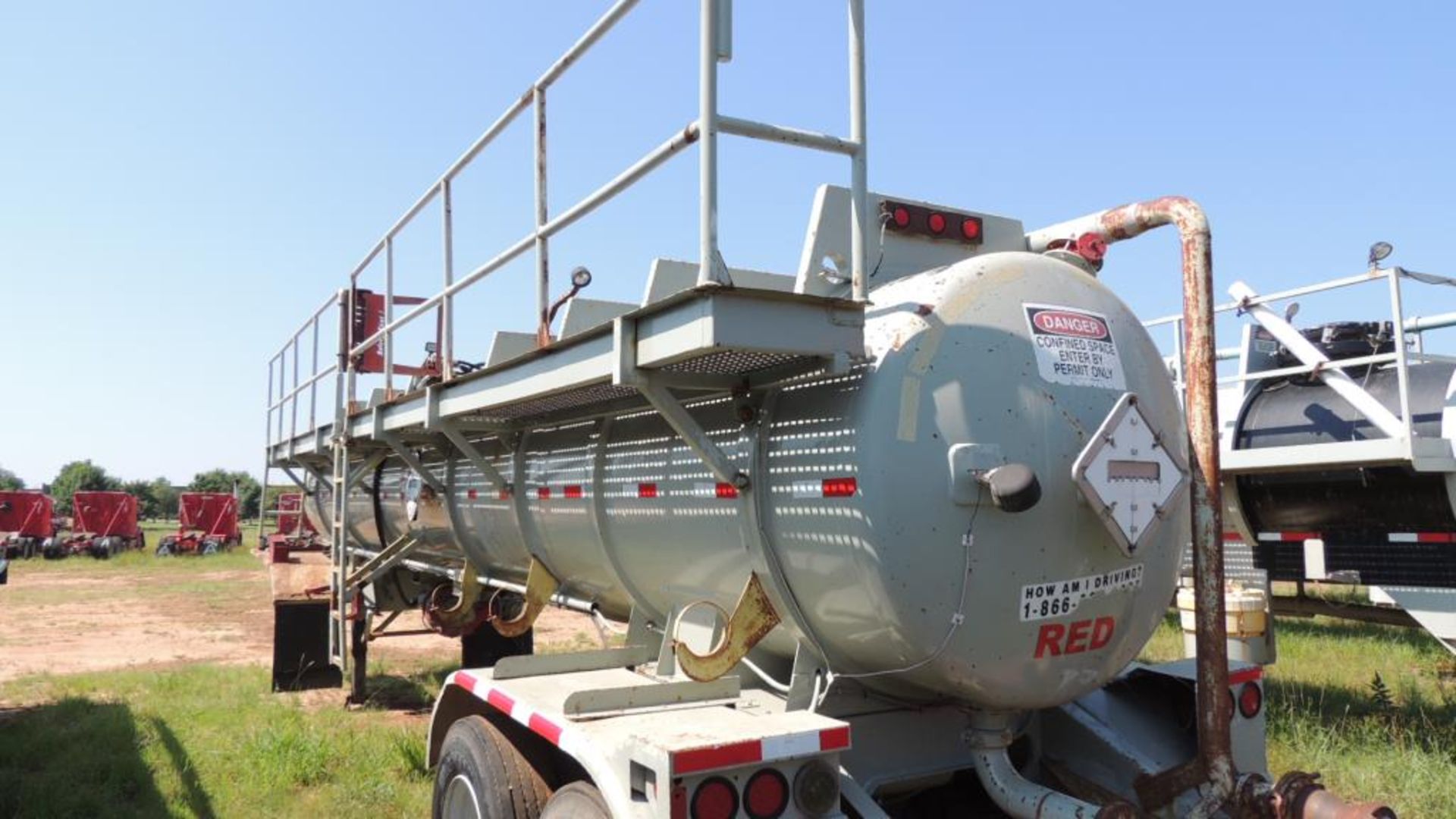 Halliburton Tanker - Image 2 of 11