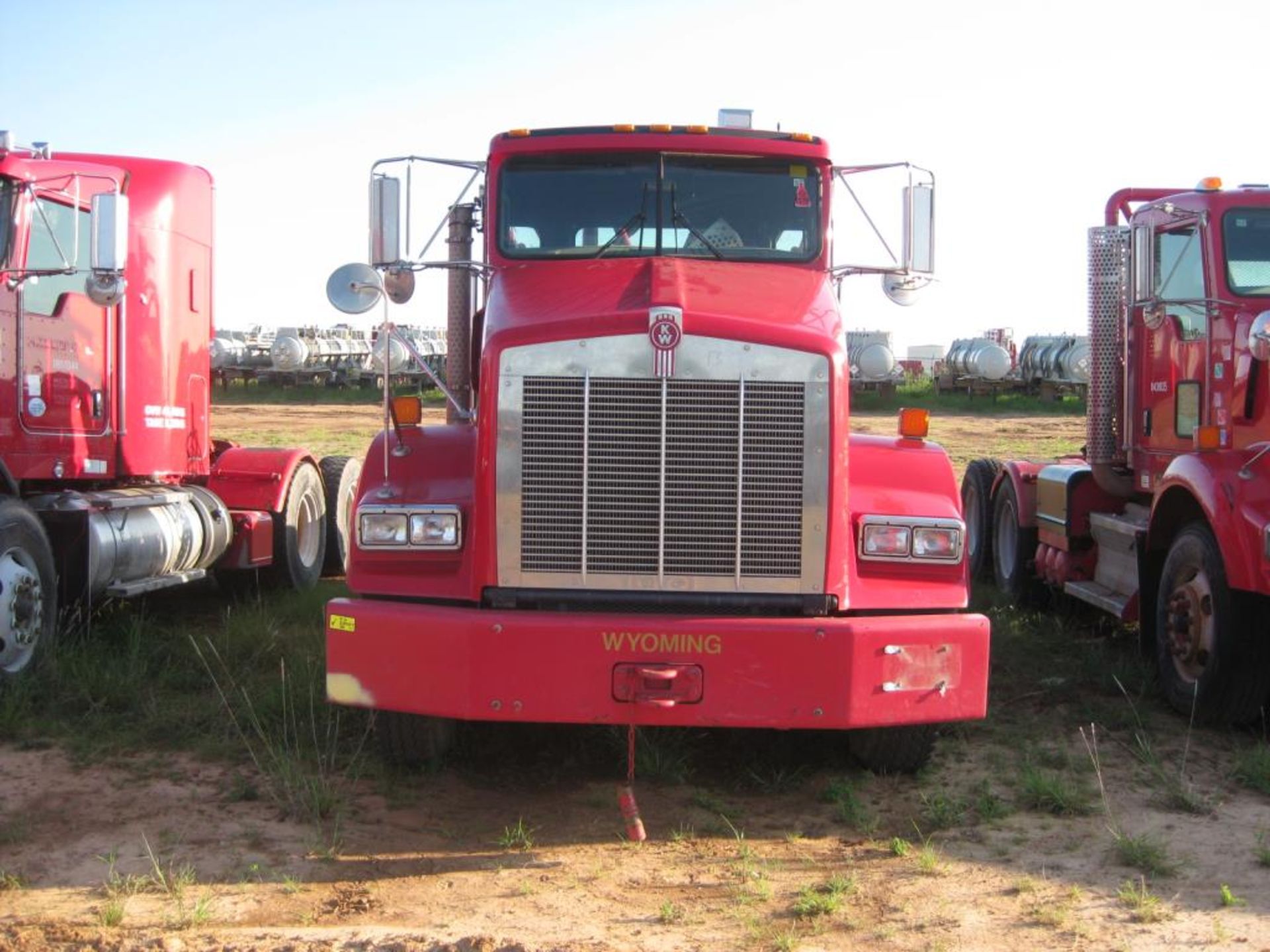 Kenworth Truck - Image 3 of 24