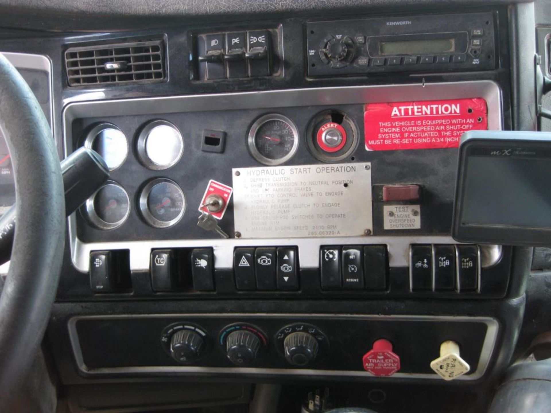 Kenworth Truck - Image 13 of 22