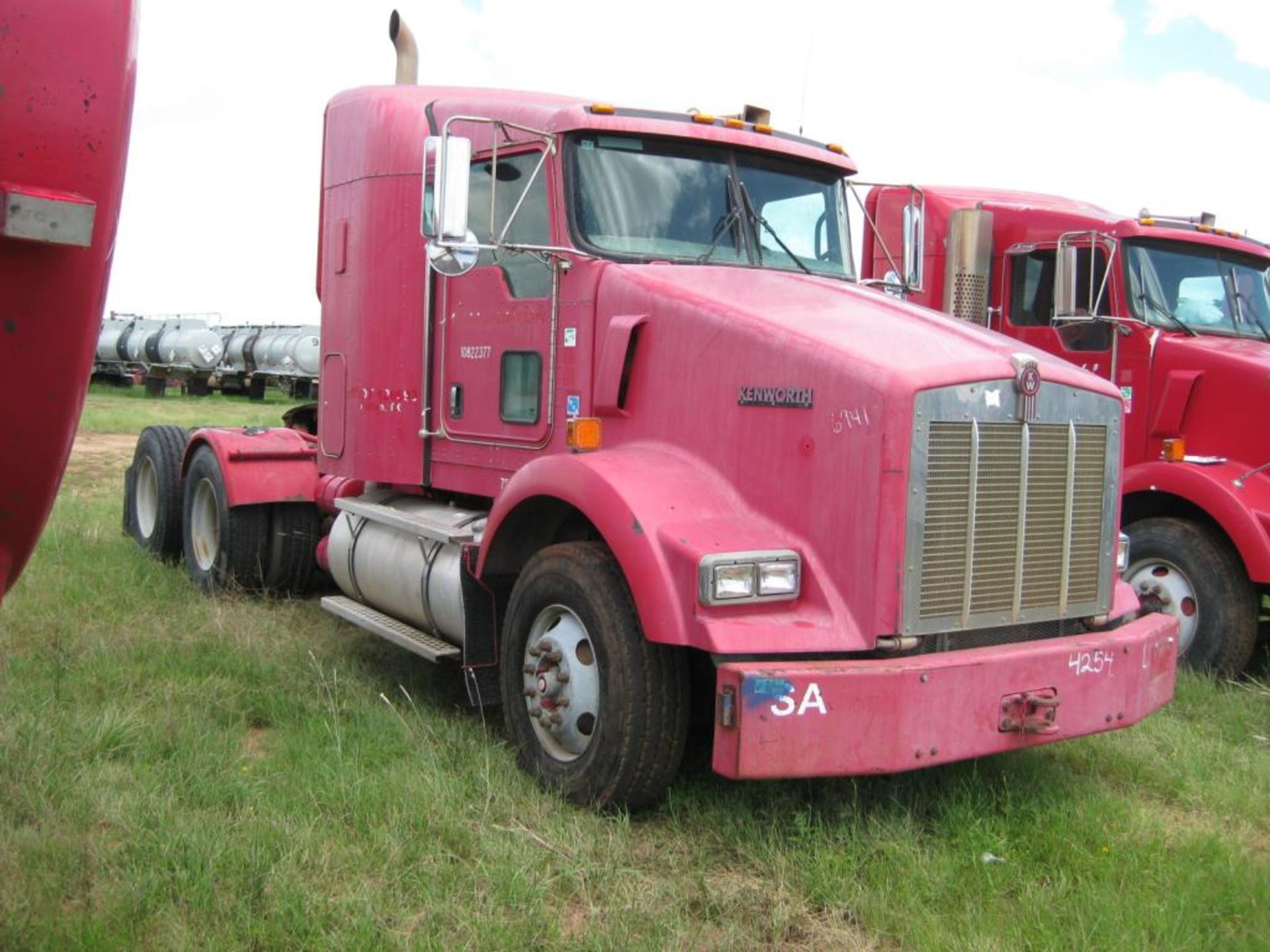 Kenworth Truck - Image 2 of 20