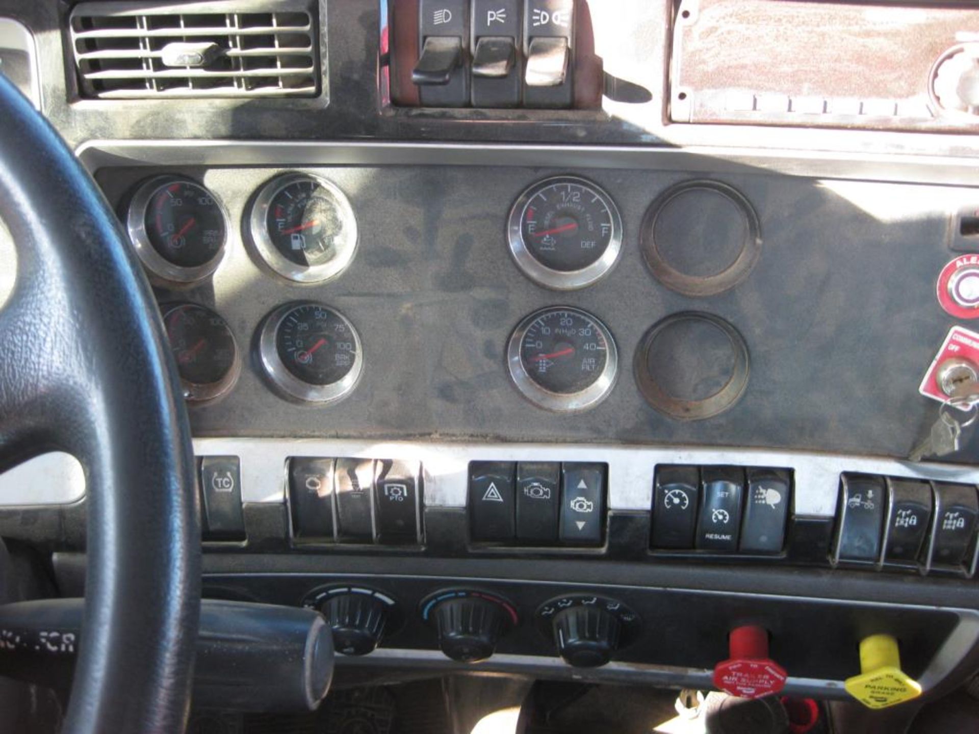 Kenworth Truck - Image 14 of 24