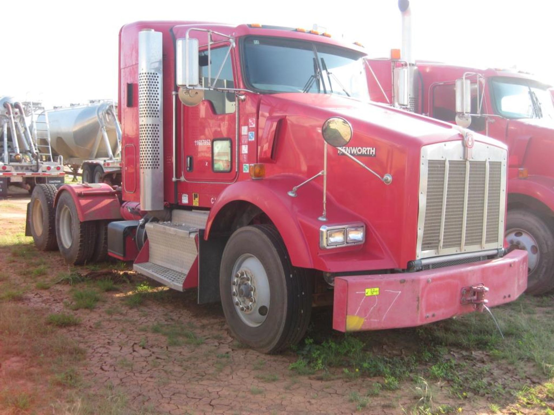 Kenworth Truck - Image 2 of 27