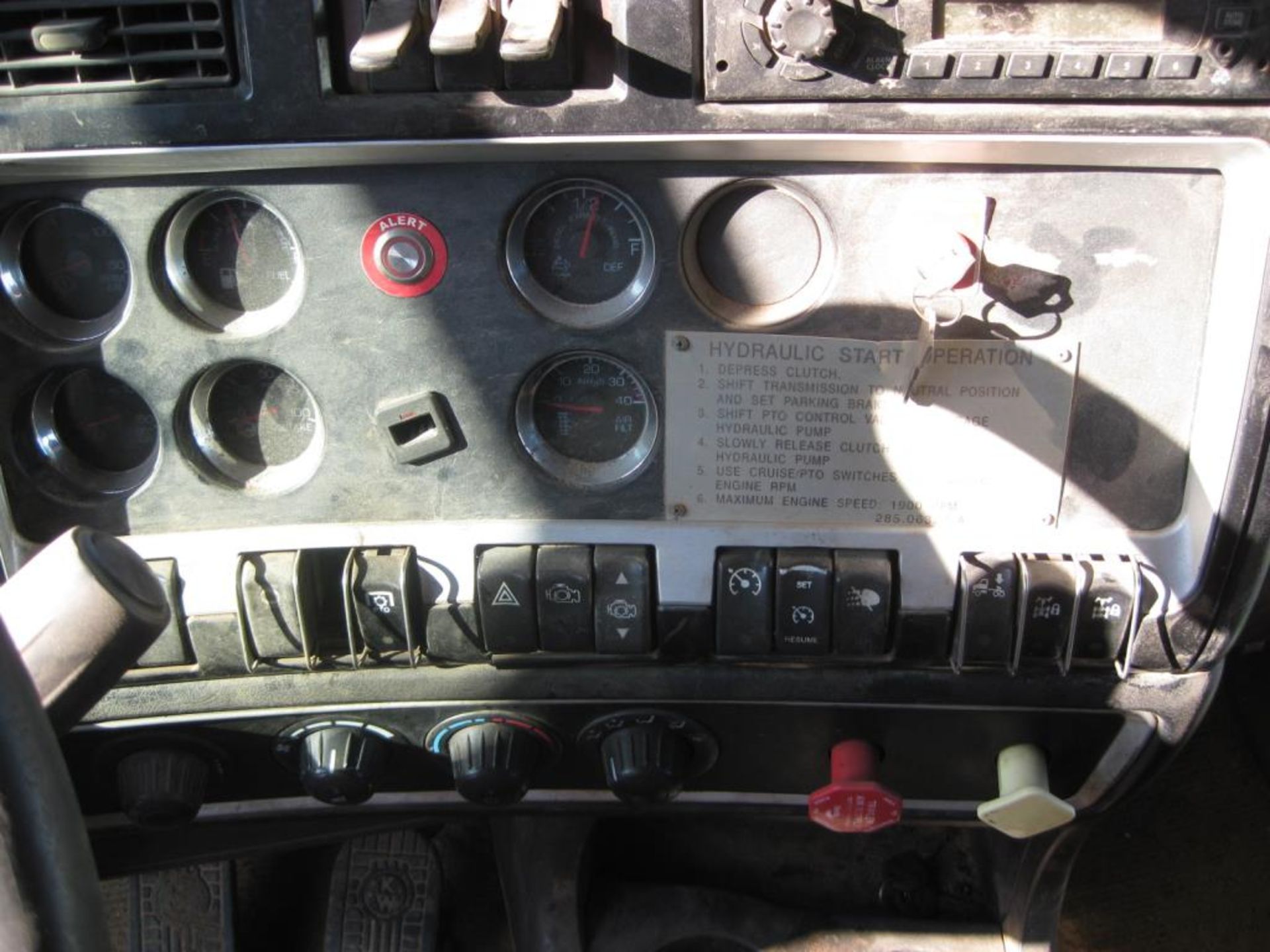 Kenworth Truck - Image 13 of 27