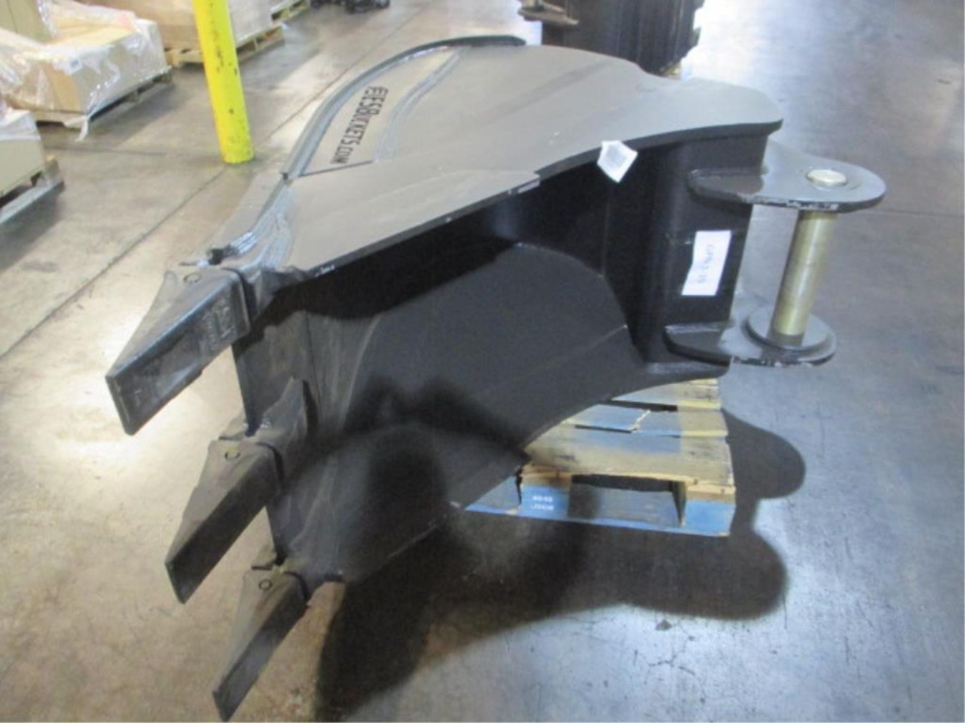 * NEW, NEVER USED * Excavator Bucket