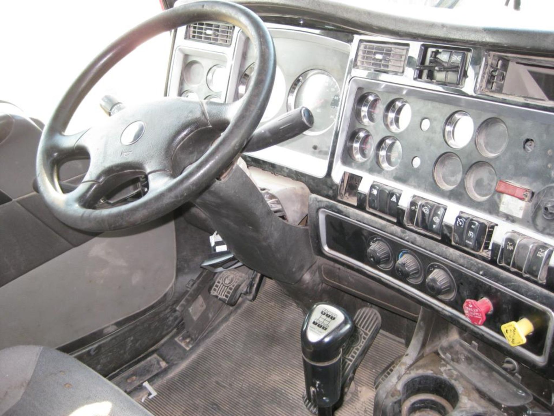 Kenworth Truck - Image 13 of 23