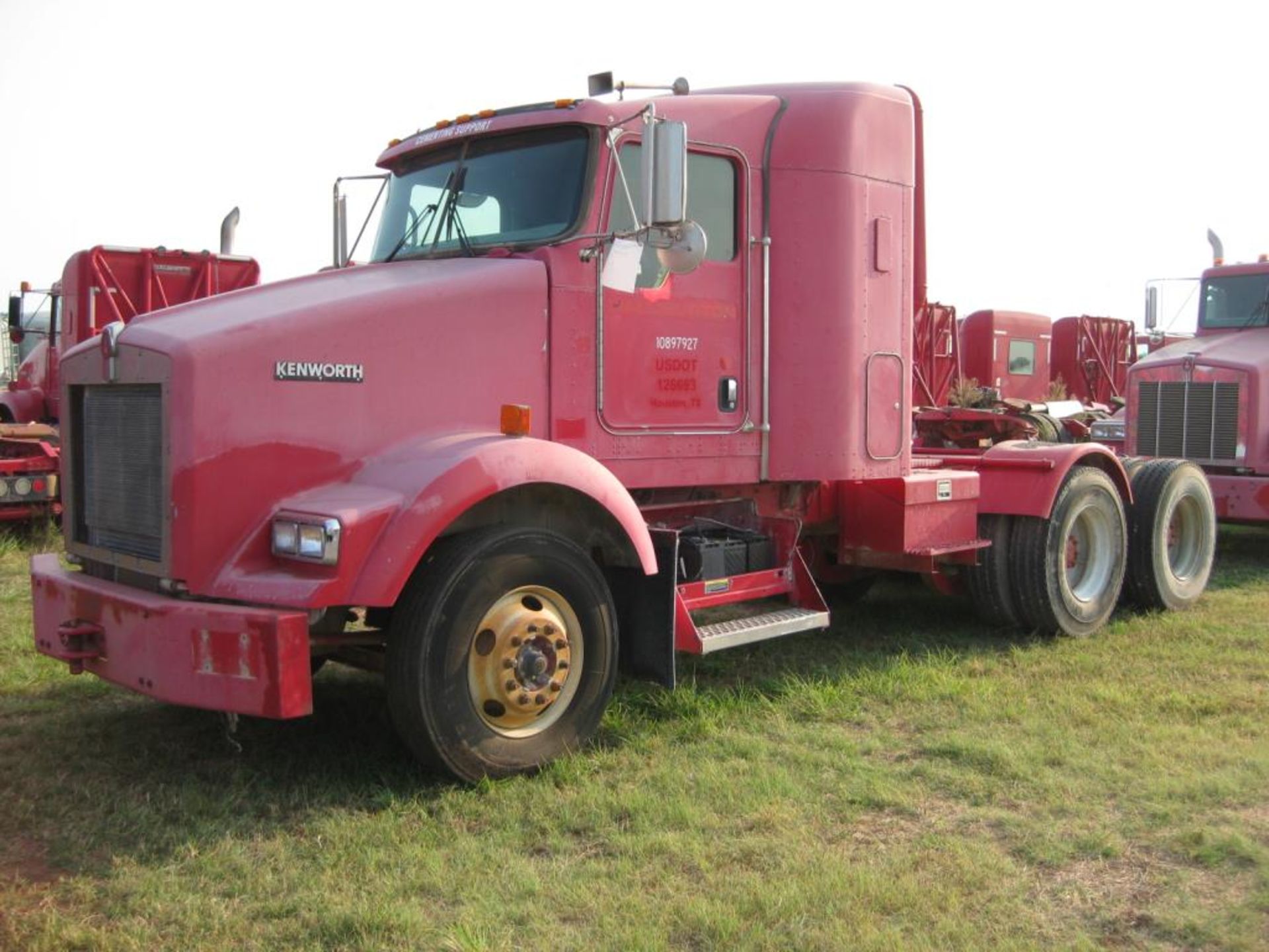 Kenworth Truck - Image 2 of 23