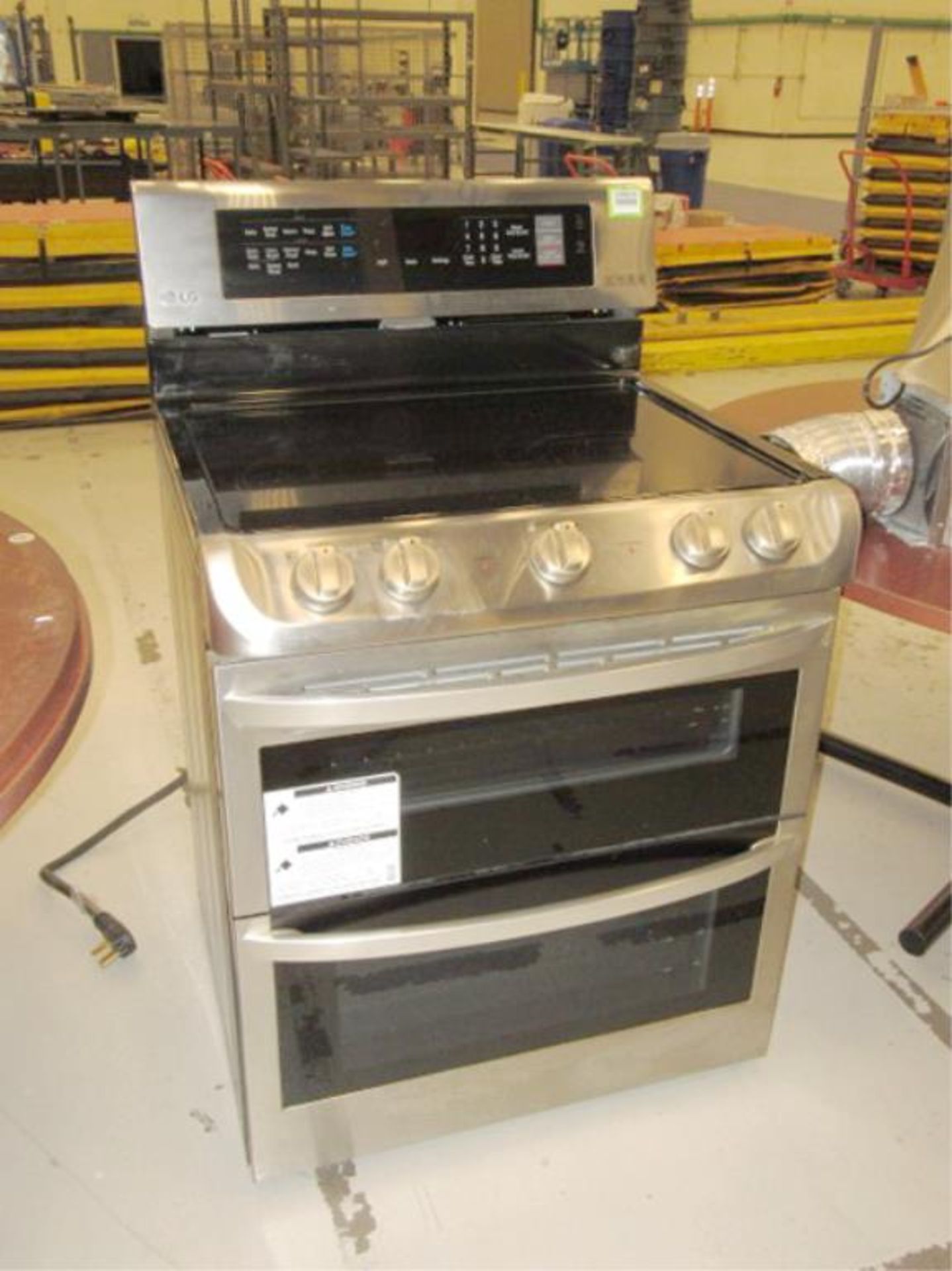 Oven / Range - Image 2 of 8