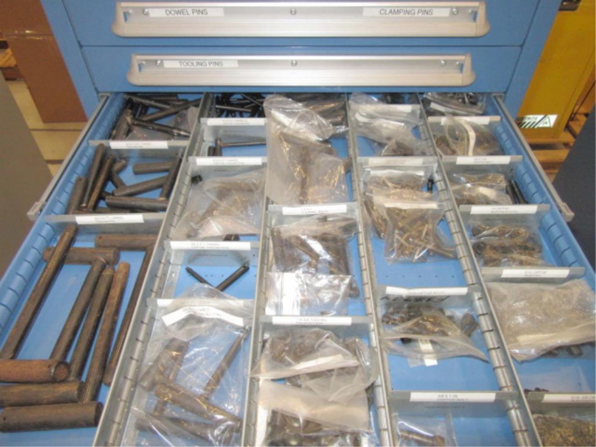 Tool Cabinet - Image 4 of 16