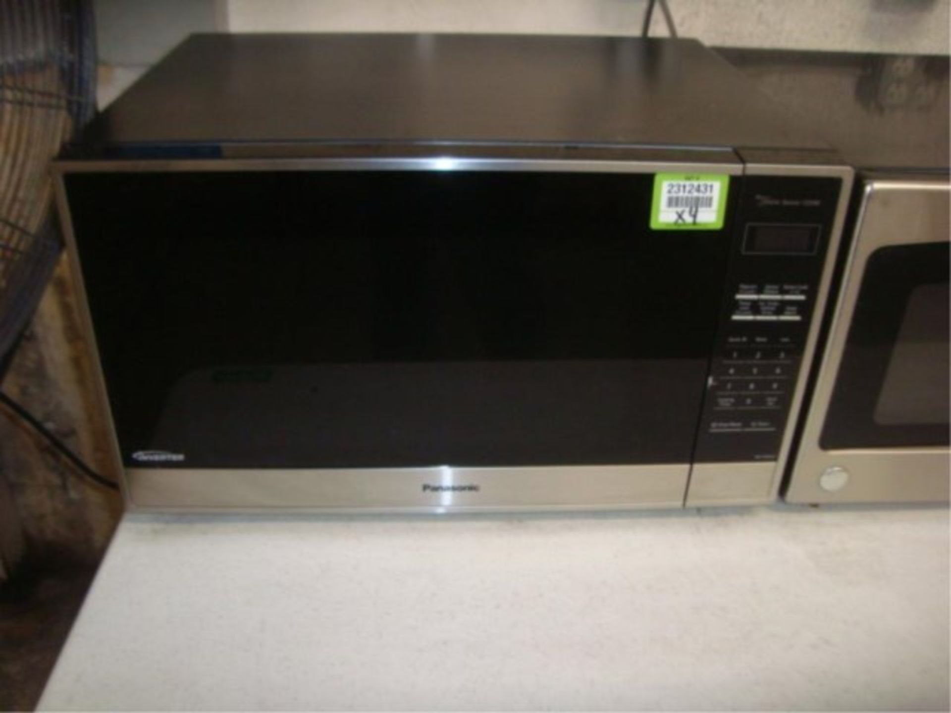 Microwaves & Table - Image 4 of 5