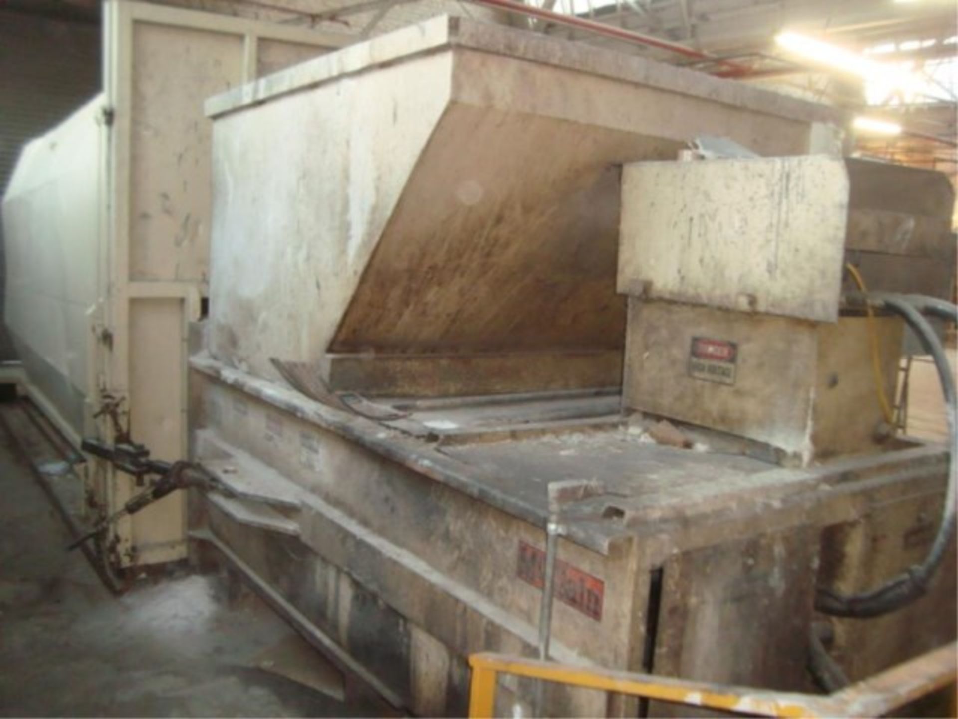 Industrial Side Load Trash Compactor - Image 5 of 8