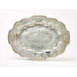 SILVER OVAL DISH DECORATED WITH FOUR CARTOUCHES WITH THE IMAGE OF PLAYING PUTTI. [...]