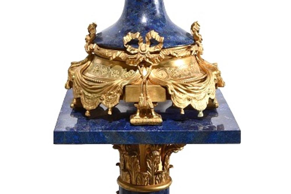 PAIR OF MAJESTIC ROYAL BLUE LAPIS LAZULI PEDESTALS AND VASES, EARLY XX CENTURY NEOCLASSICAL - Image 3 of 7