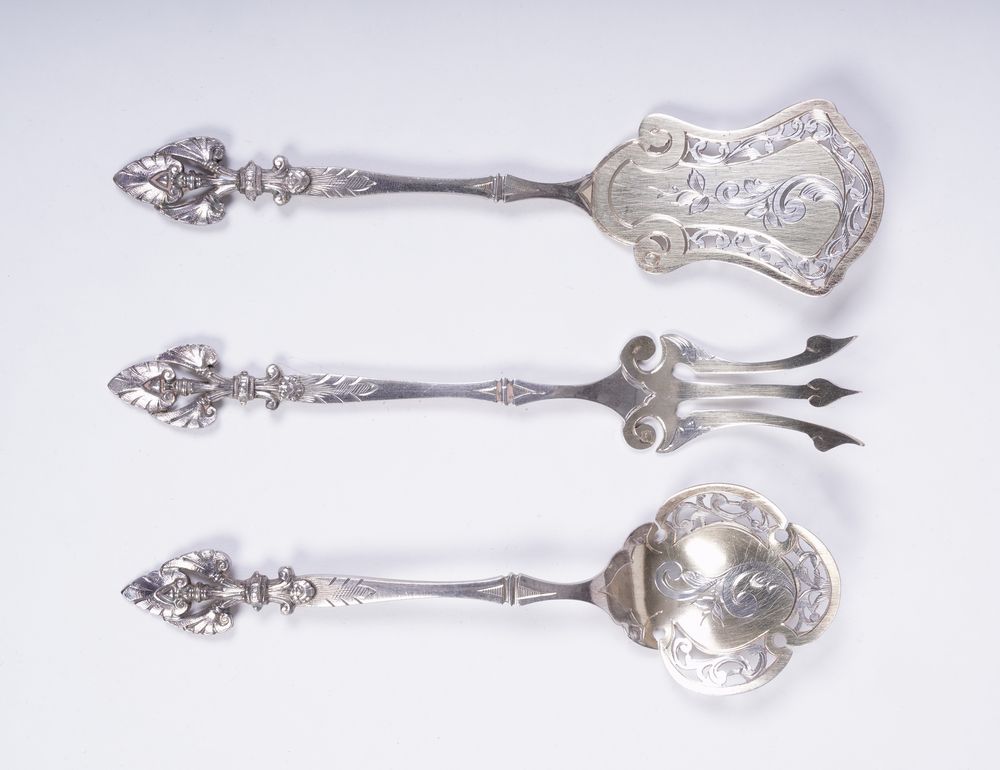 A RUSSIAN SILVER CANTEEN OF CUTLERY FOR TWELVE, HEMPEL BROTHERS (190 pieces) Russian Empire, Warsaw, - Image 3 of 6