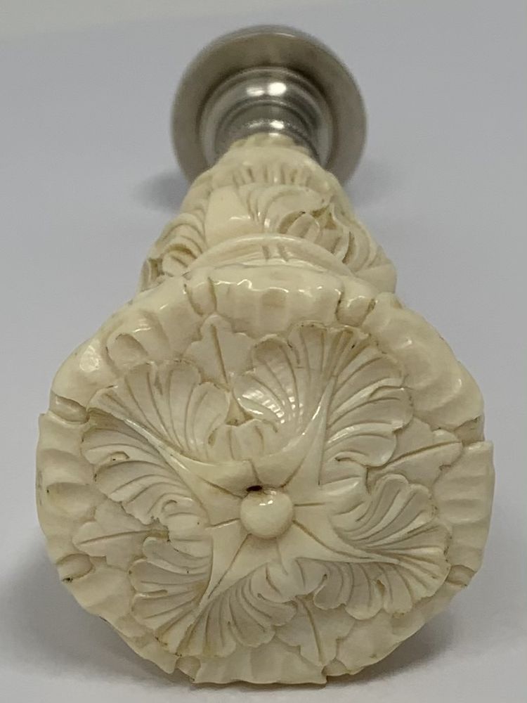 Carved ivory seal with the coat of arms of the DemidovS, PrinceS of San Donato Western Europe, the - Bild 2 aus 3