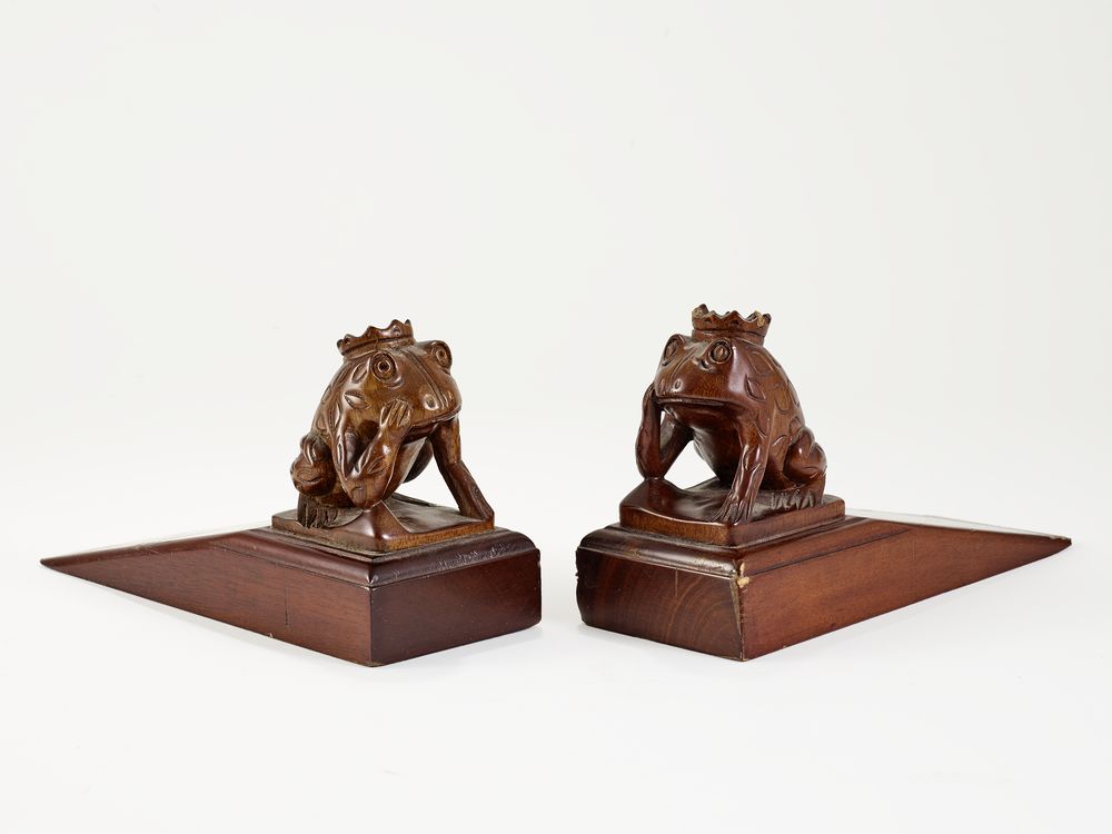 PAIR OF CARVED WOOD FROG DOOR WEDGES probably mahogany lenght: 18 cm height: circa 10 cm