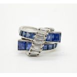 SAPPHIRE AND DIAMOND RING White gold ring set with sapphires weighing approximately 1ct and