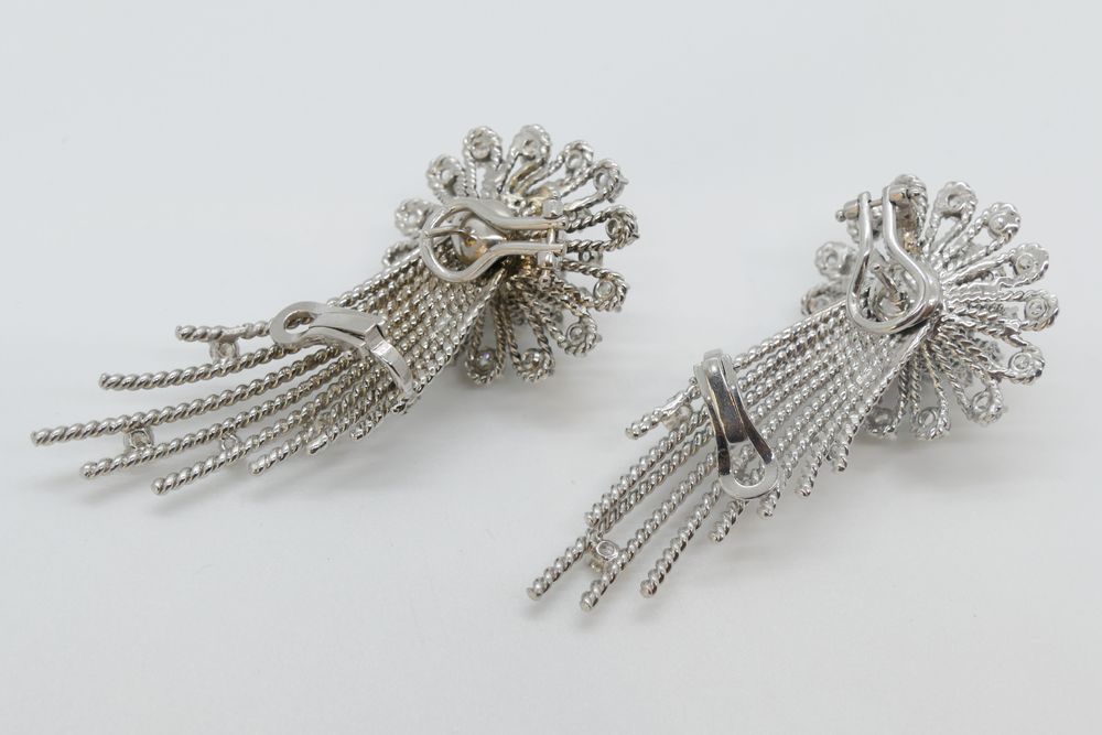 18K WHITE GOLD AND DIAMONDS EARRINGS, 1960-1965 Tremblant white gold earrings set with diamonds - Image 2 of 2