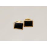 Onyx cufflinks Pair of 14k gold cufflinks with rectangular onyx heads Total weight: 23 gr Dimensions