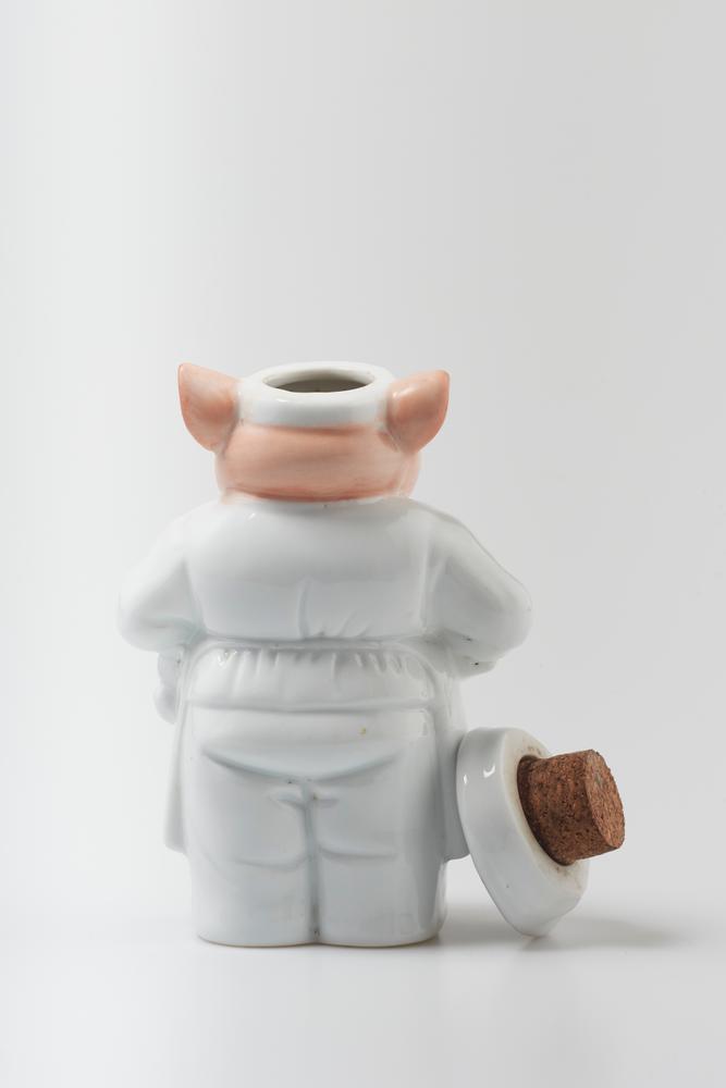 CERAMIC PIG FIGURINE Ceramic with glaze In the shape of a pig dressed as a cook, holding a cooking - Image 2 of 3