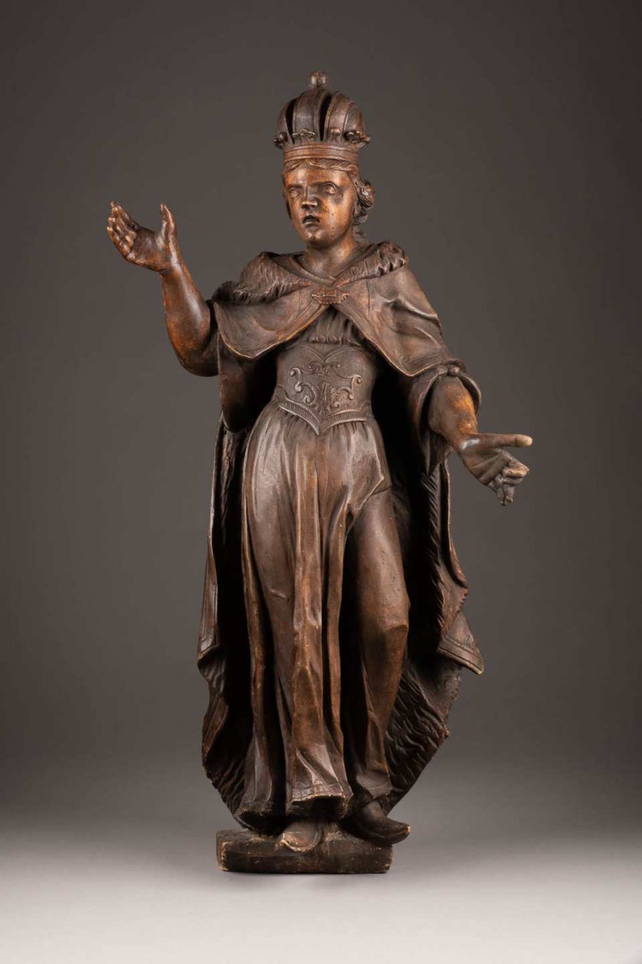 GROSSE FIGUR DER HEILIGEN HELENA Süddeutsch, wohl München, um 1700 <br /